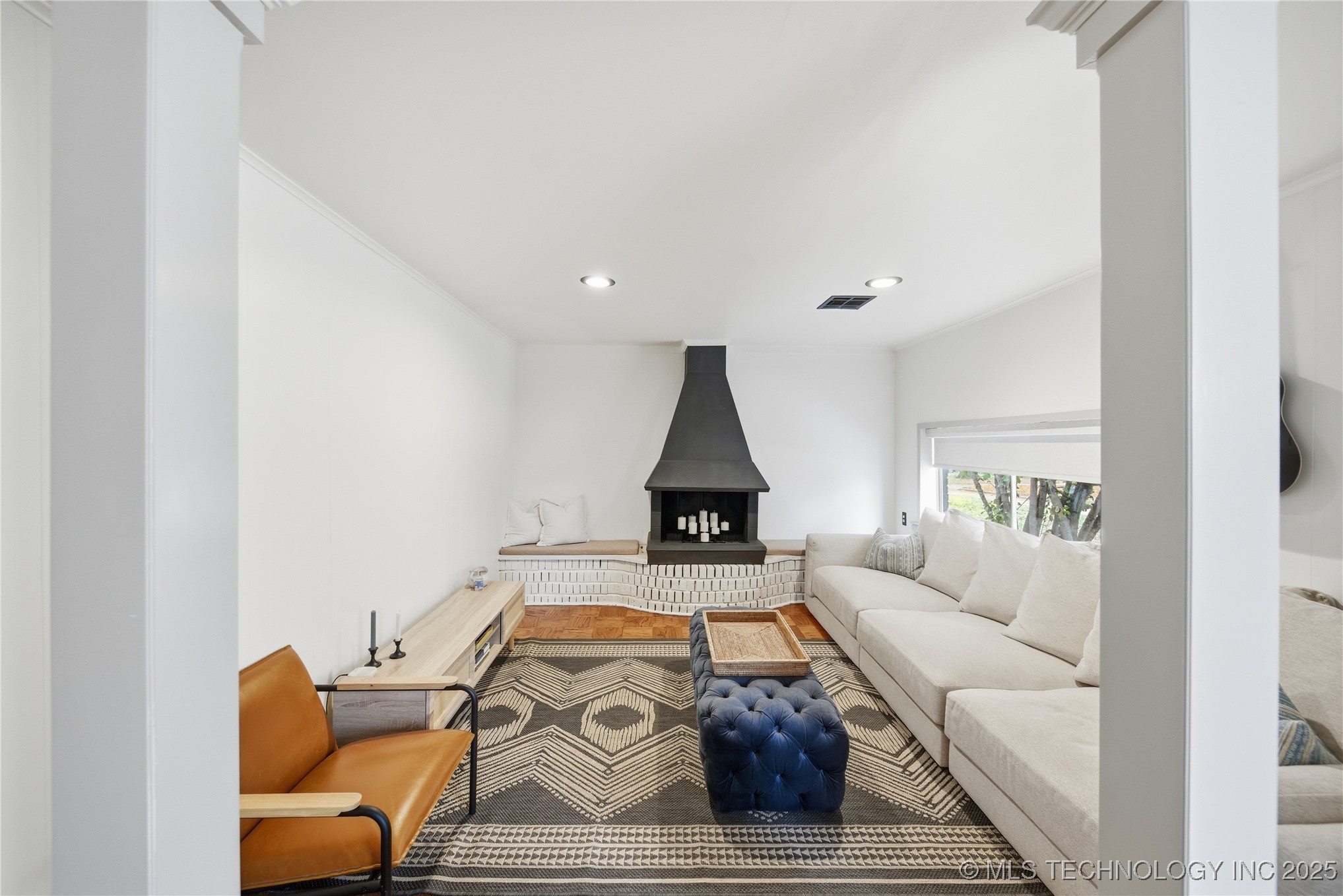 928 S Urbana Avenue Property Photo 9