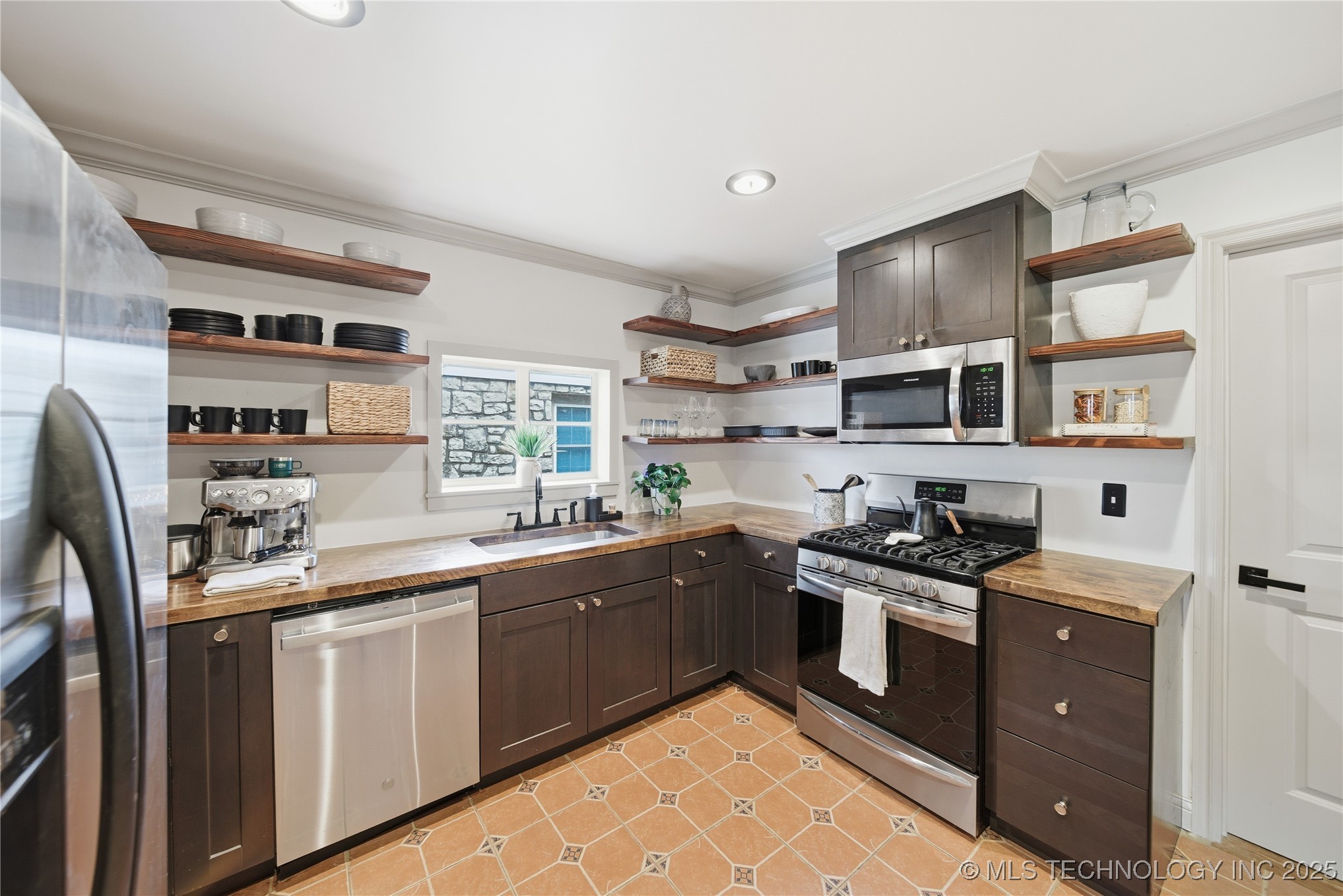 928 S Urbana Avenue Property Photo 15