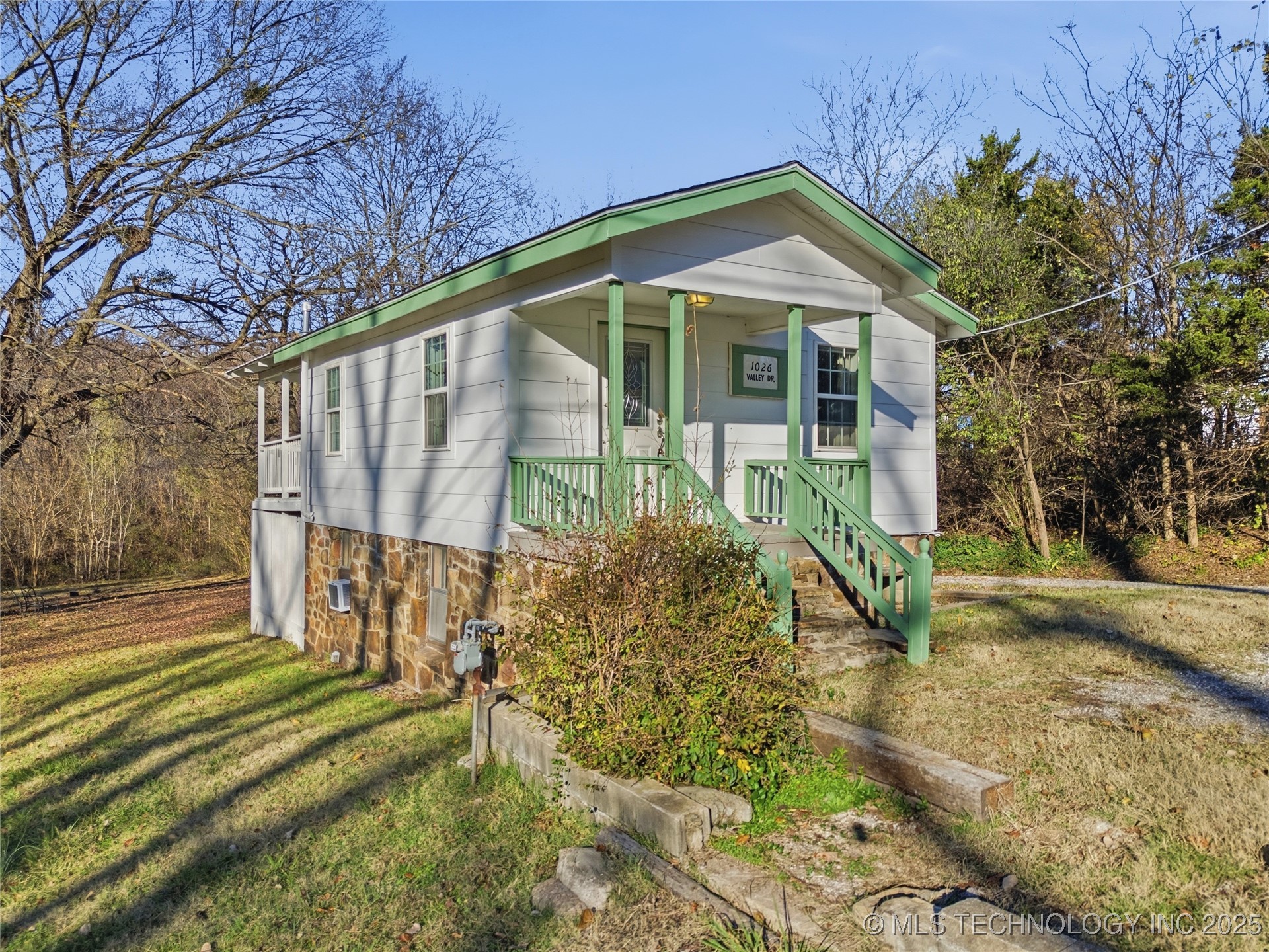 1026 Valley Drive Property Photo 1