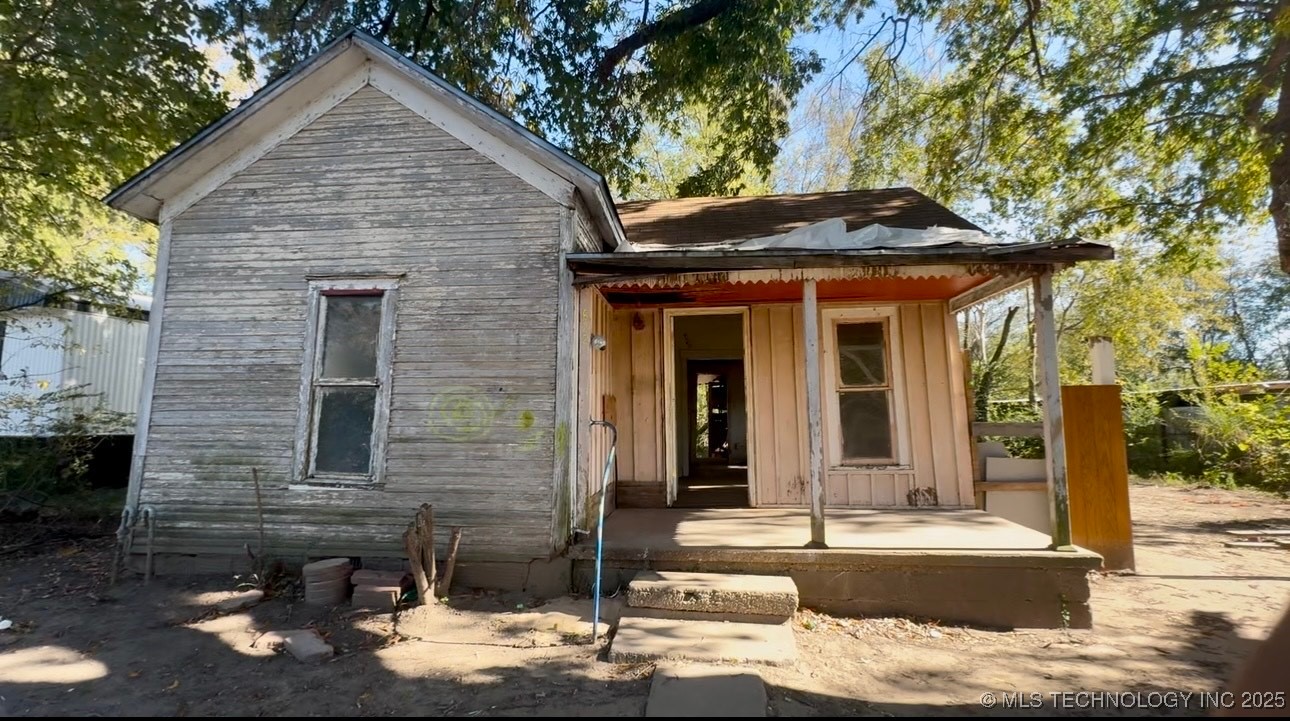 622 S B Street Property Photo 1