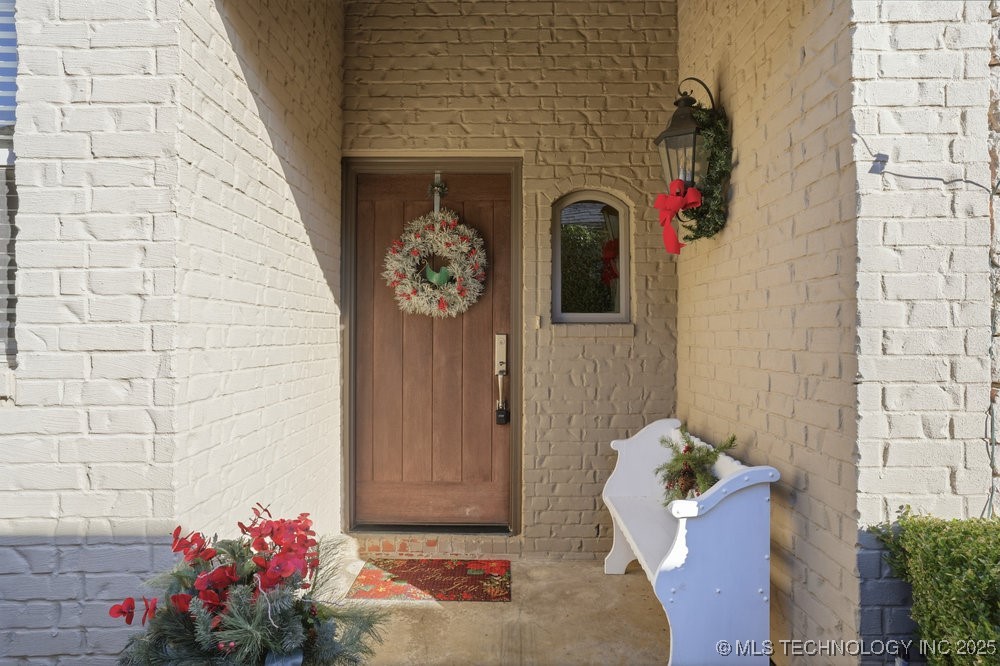 8434 S Phoenix Place Property Photo 3