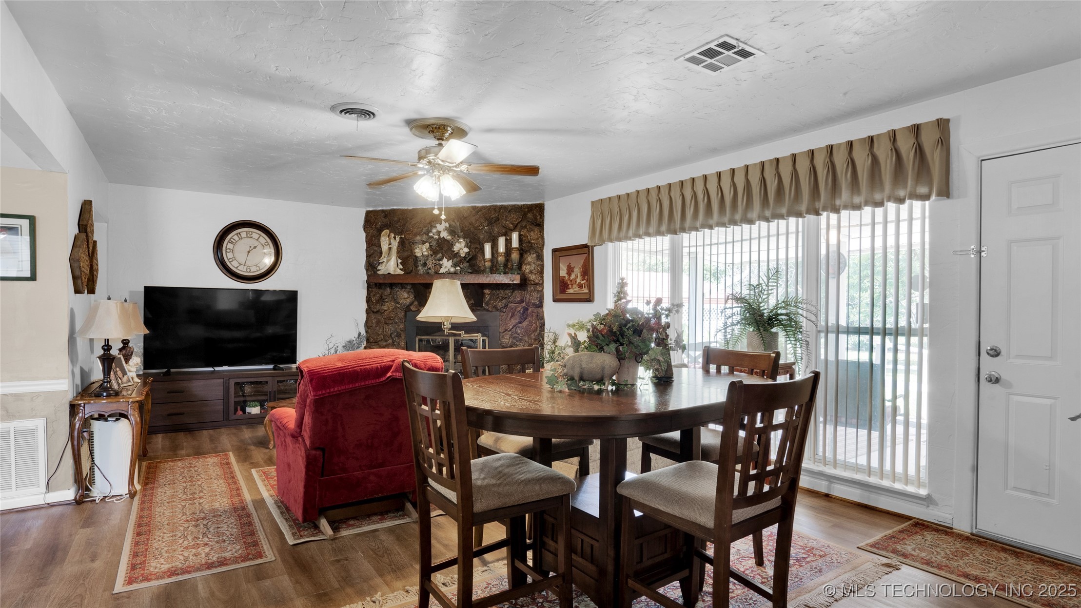 912 Maxwell Nw Property Photo 5