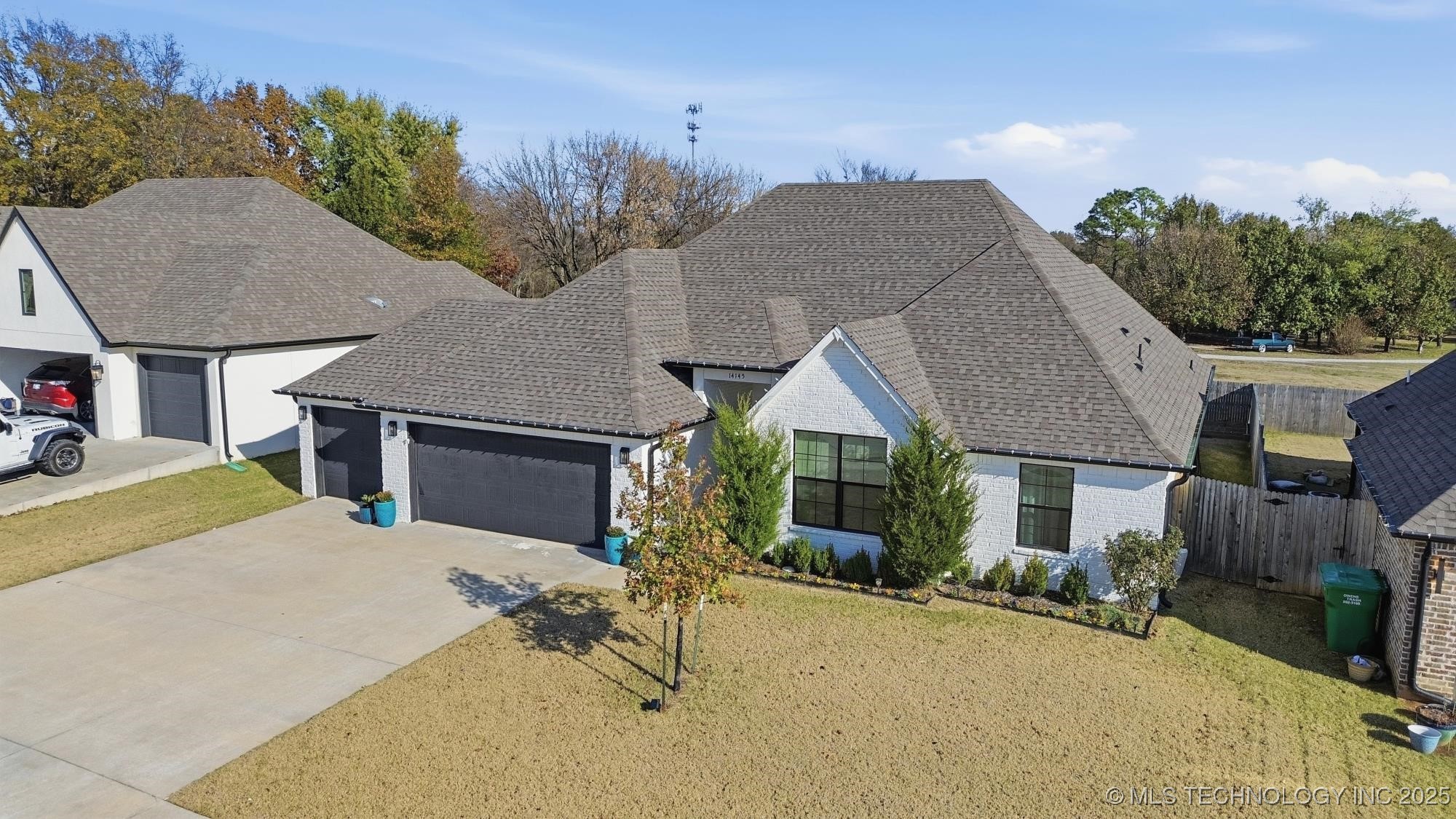 14145 S College Avenue Property Photo 2