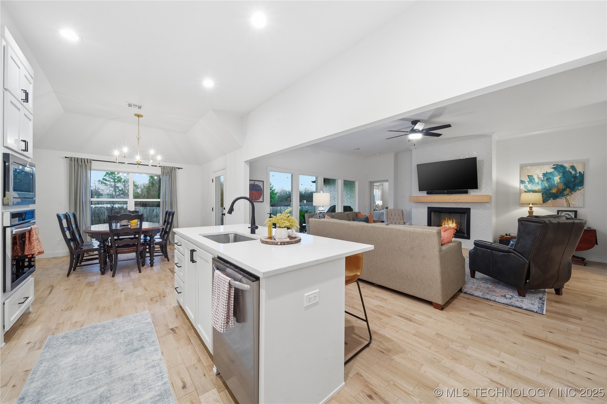 14145 S College Avenue Property Photo 13