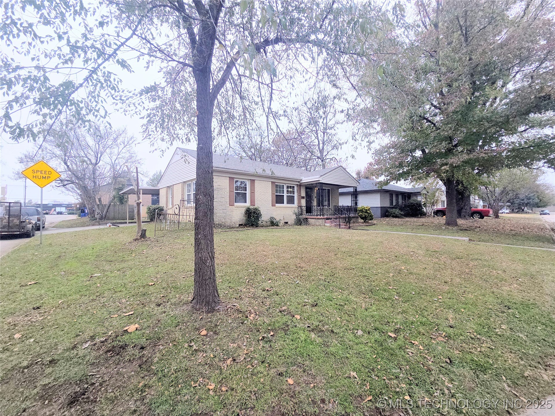 4524 S Quaker Avenue Property Photo 2