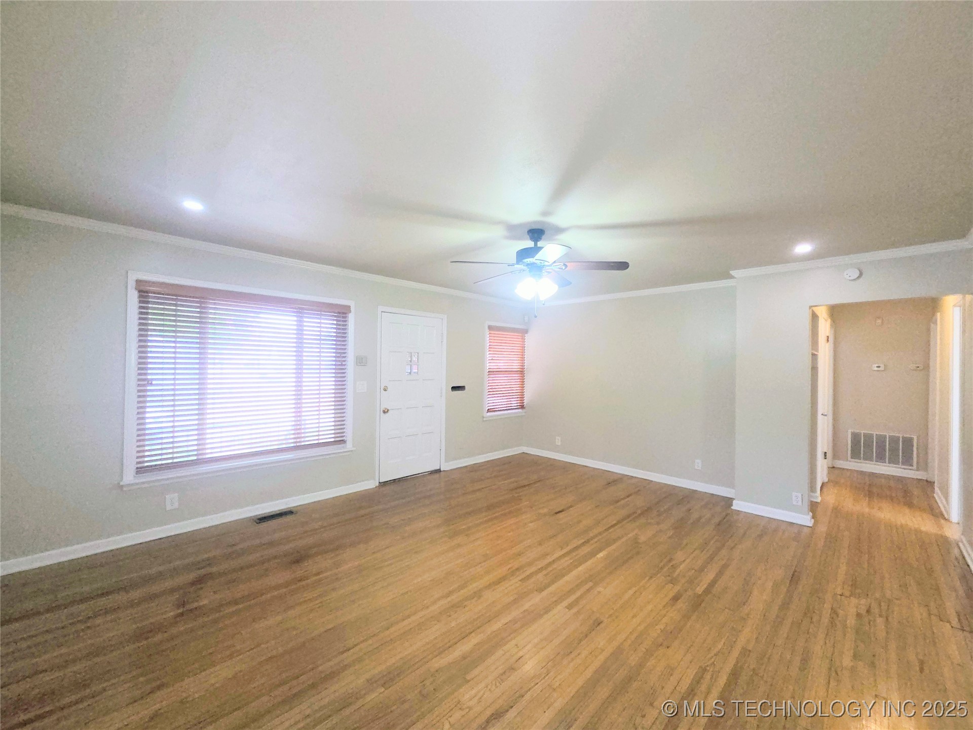 4524 S Quaker Avenue Property Photo 3