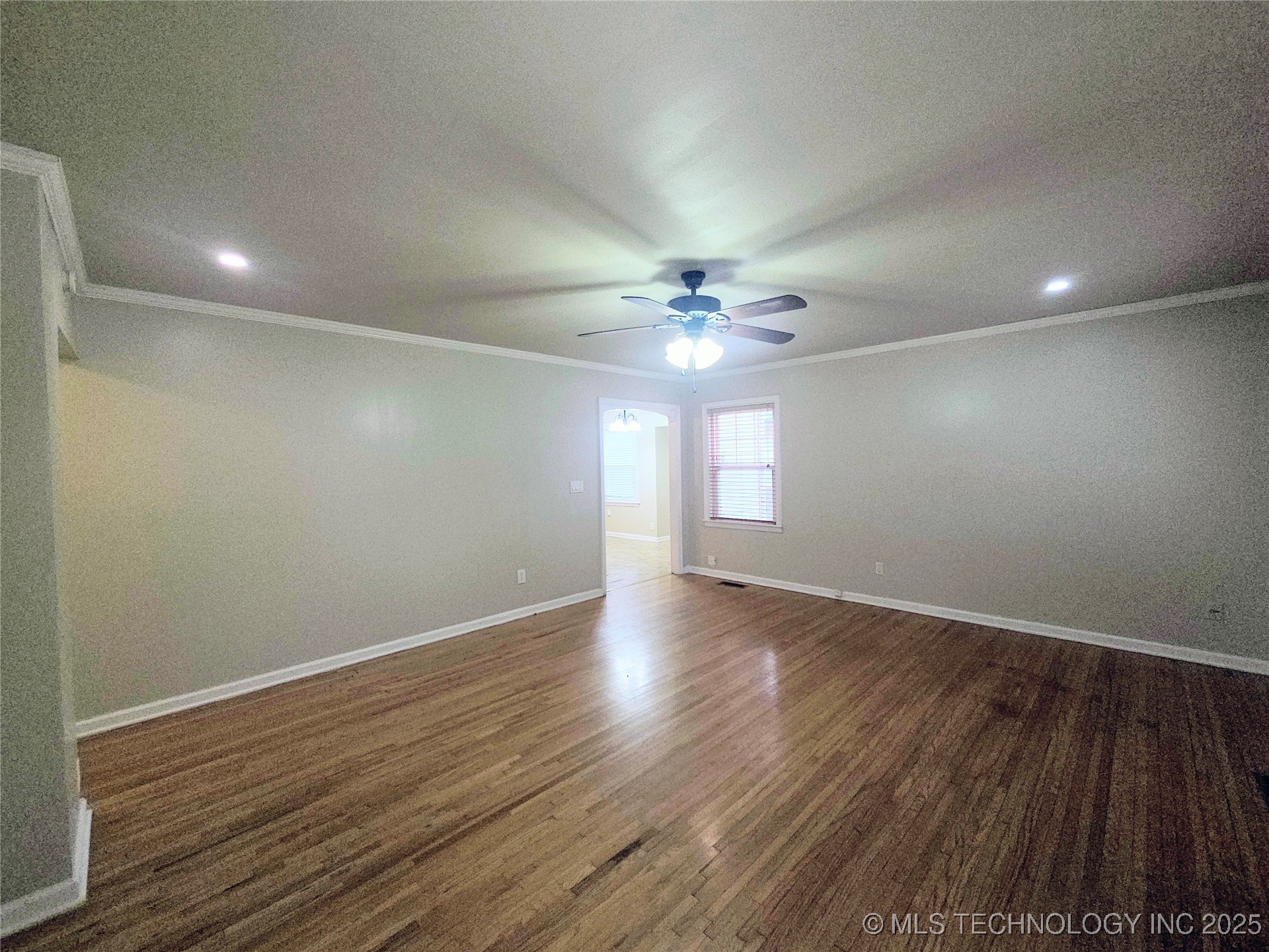 4524 S Quaker Avenue Property Photo 4