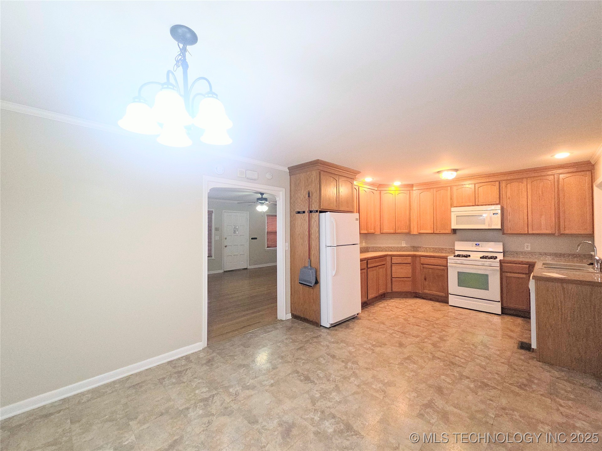 4524 S Quaker Avenue Property Photo 5