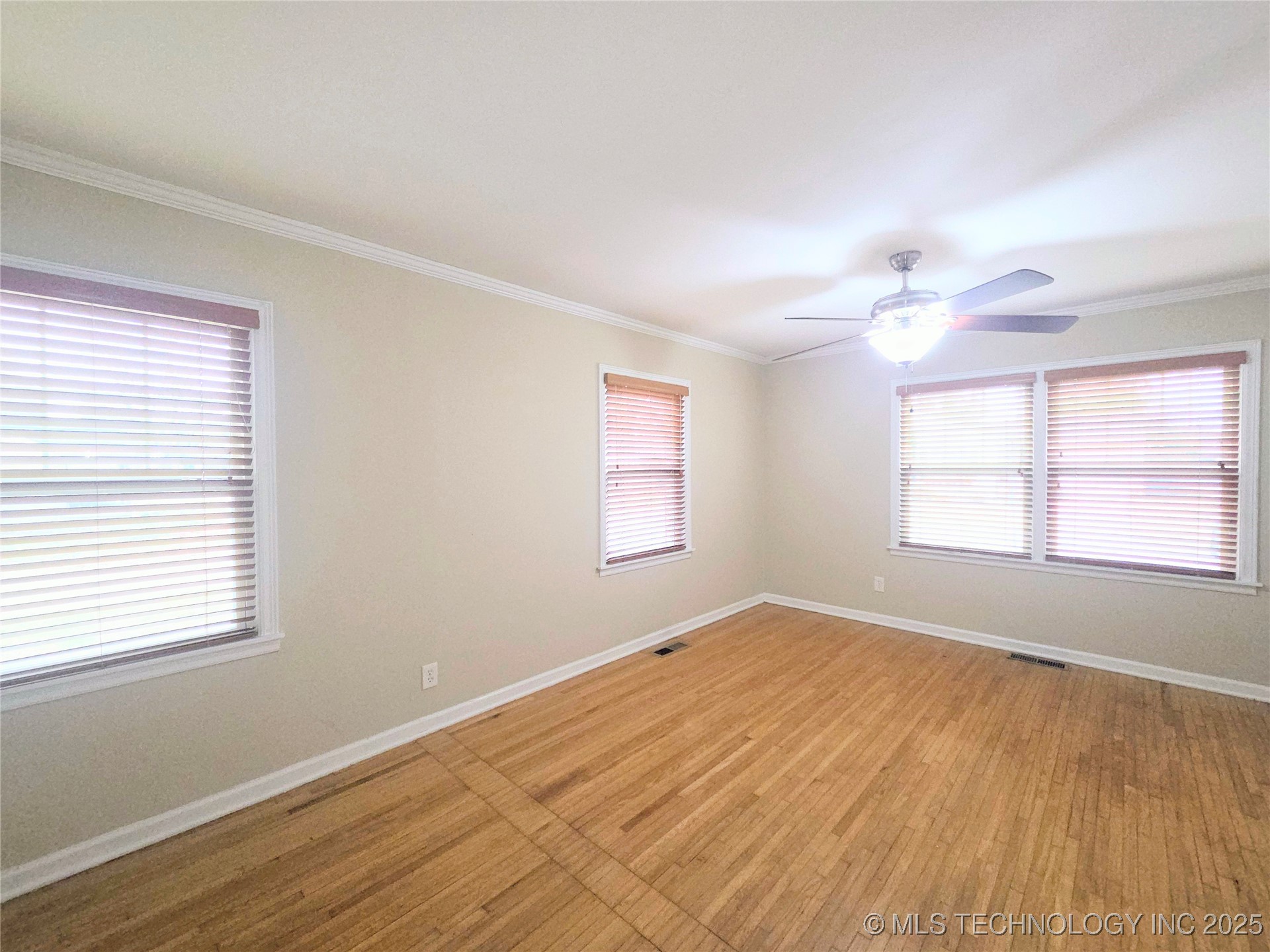 4524 S Quaker Avenue Property Photo 11