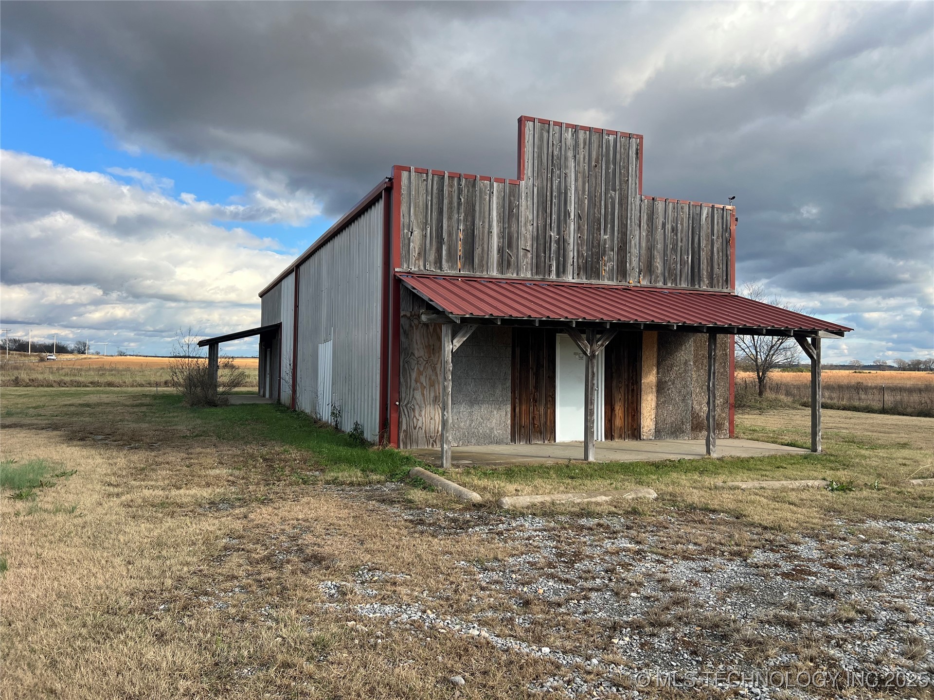 5577 W 630 Road Property Photo 2