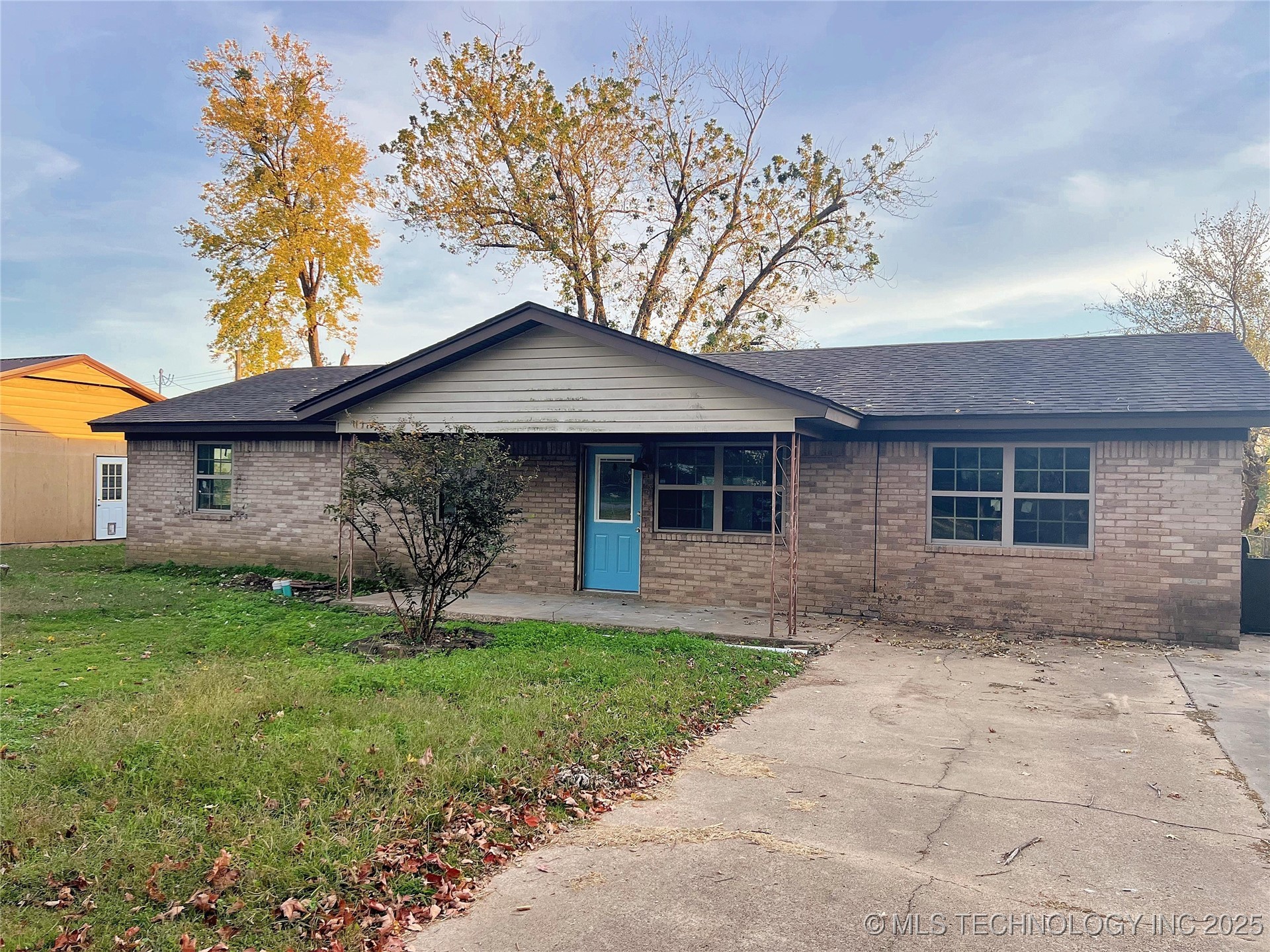 402 W Denton Avenue Property Photo 2