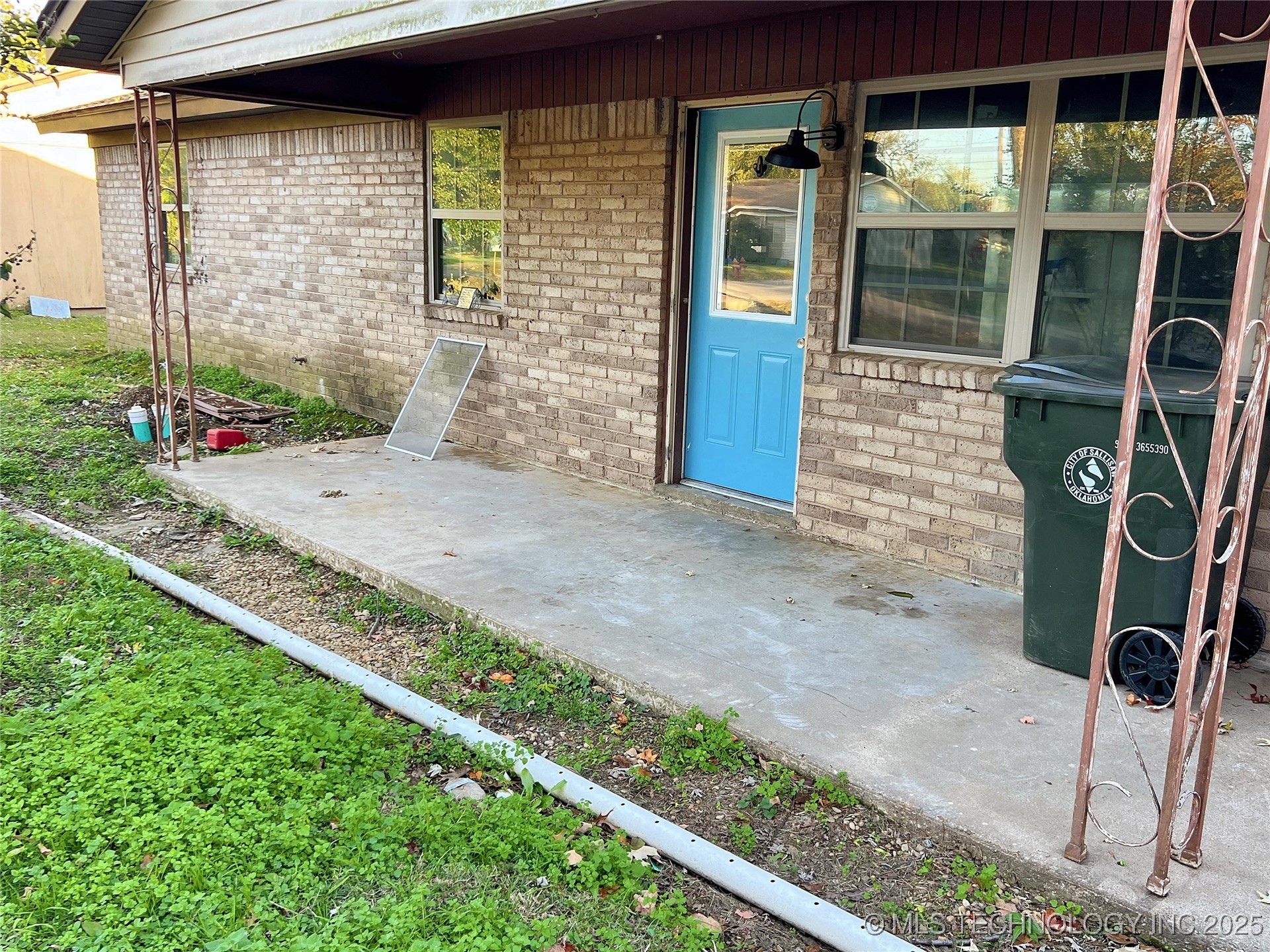 402 W Denton Avenue Property Photo 5