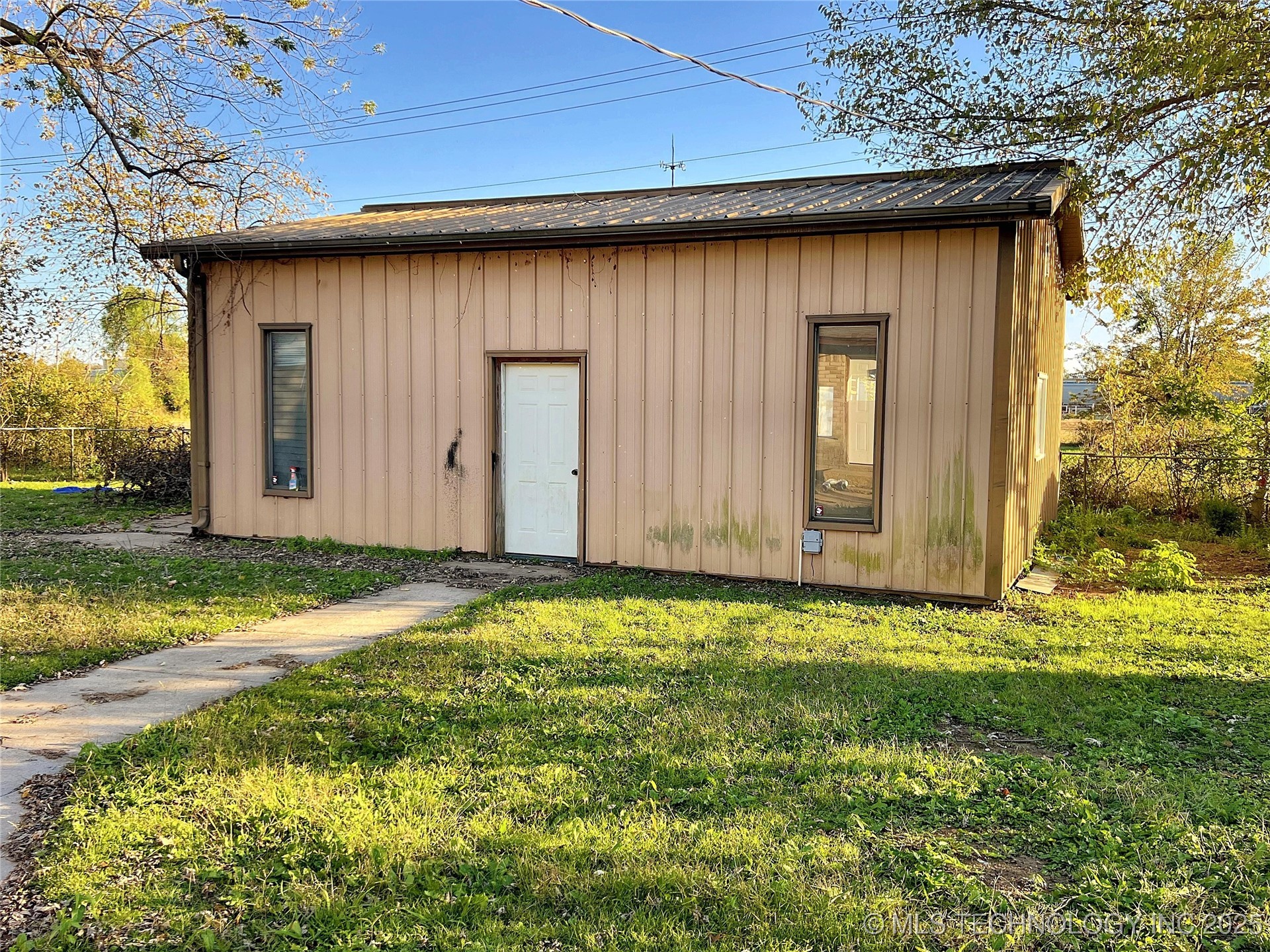 402 W Denton Avenue Property Photo 6