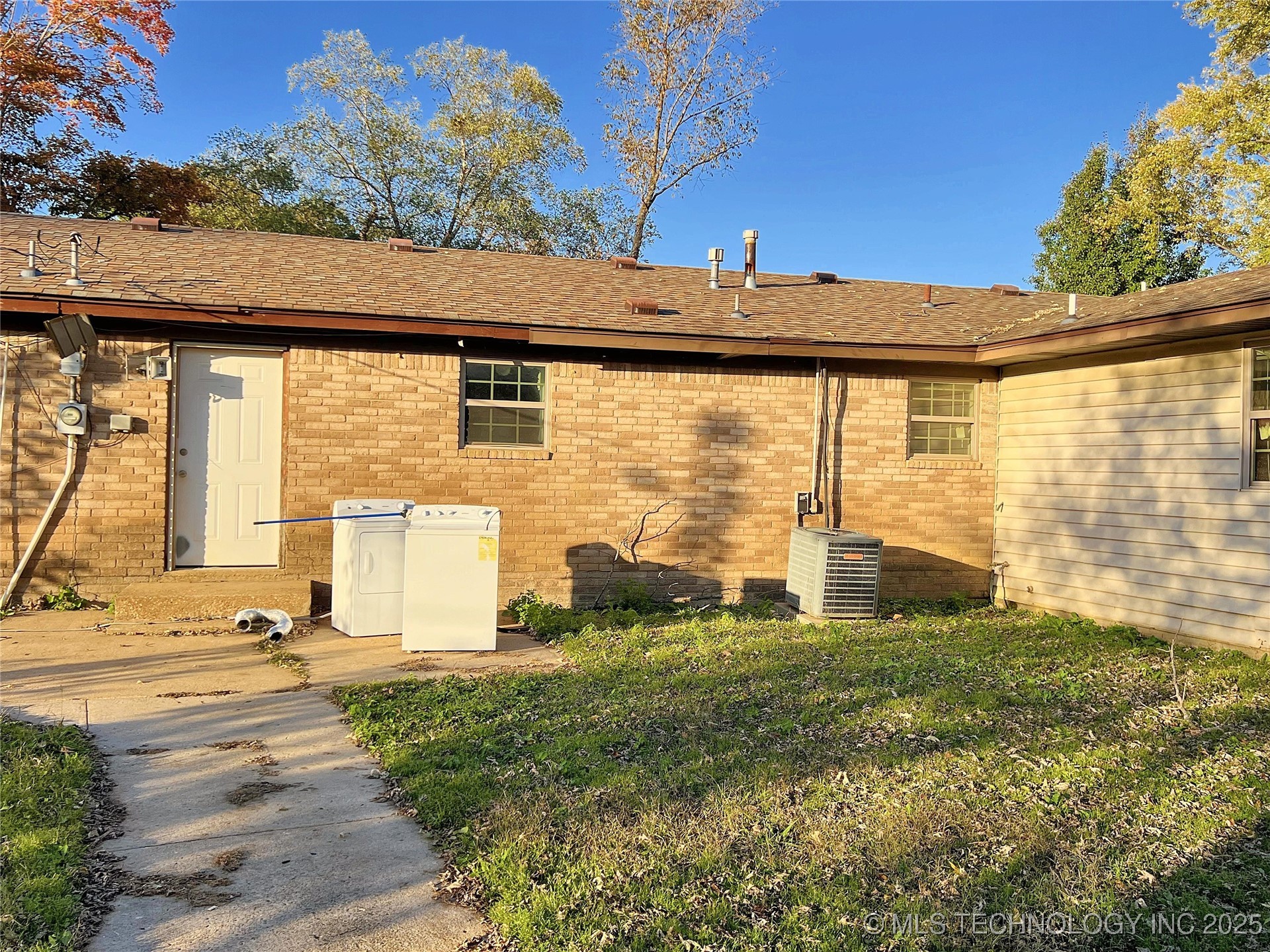 402 W Denton Avenue Property Photo 7