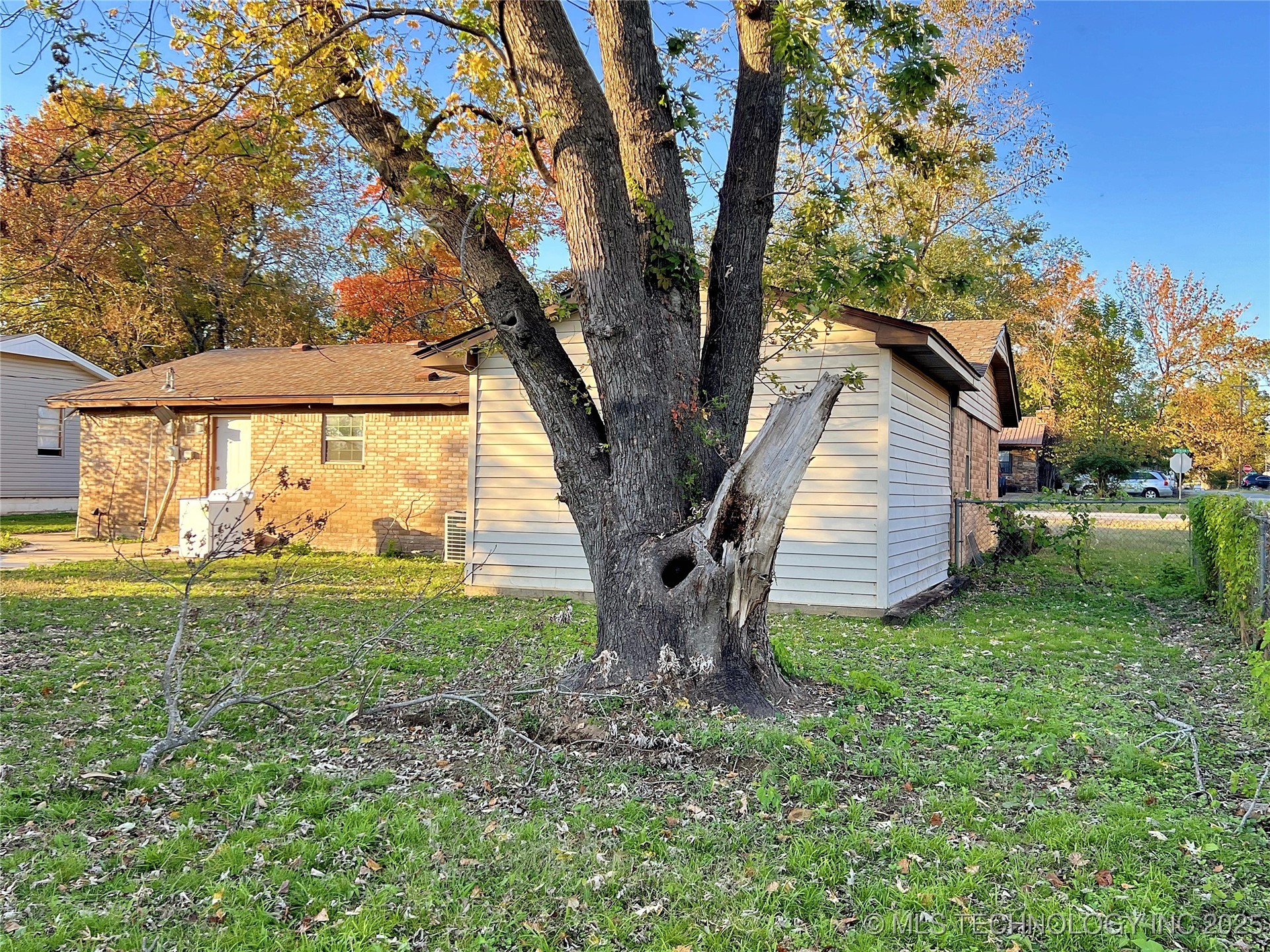 402 W Denton Avenue Property Photo 10