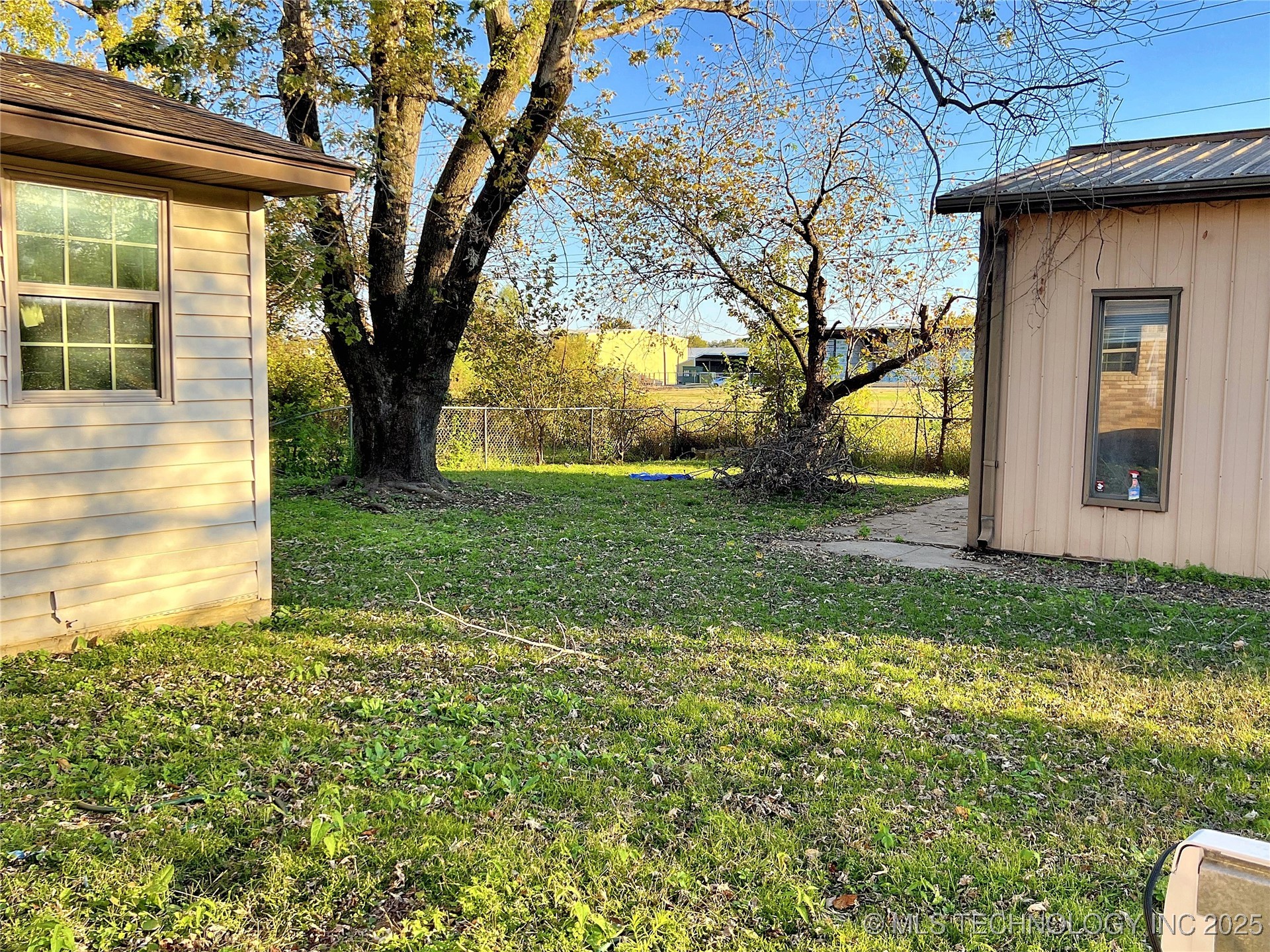 402 W Denton Avenue Property Photo 11