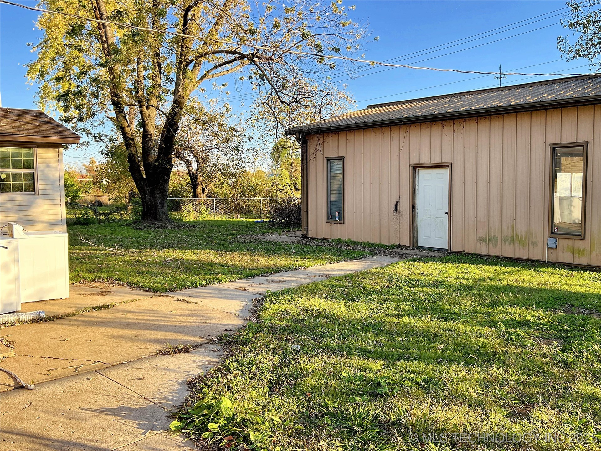 402 W Denton Avenue Property Photo 12