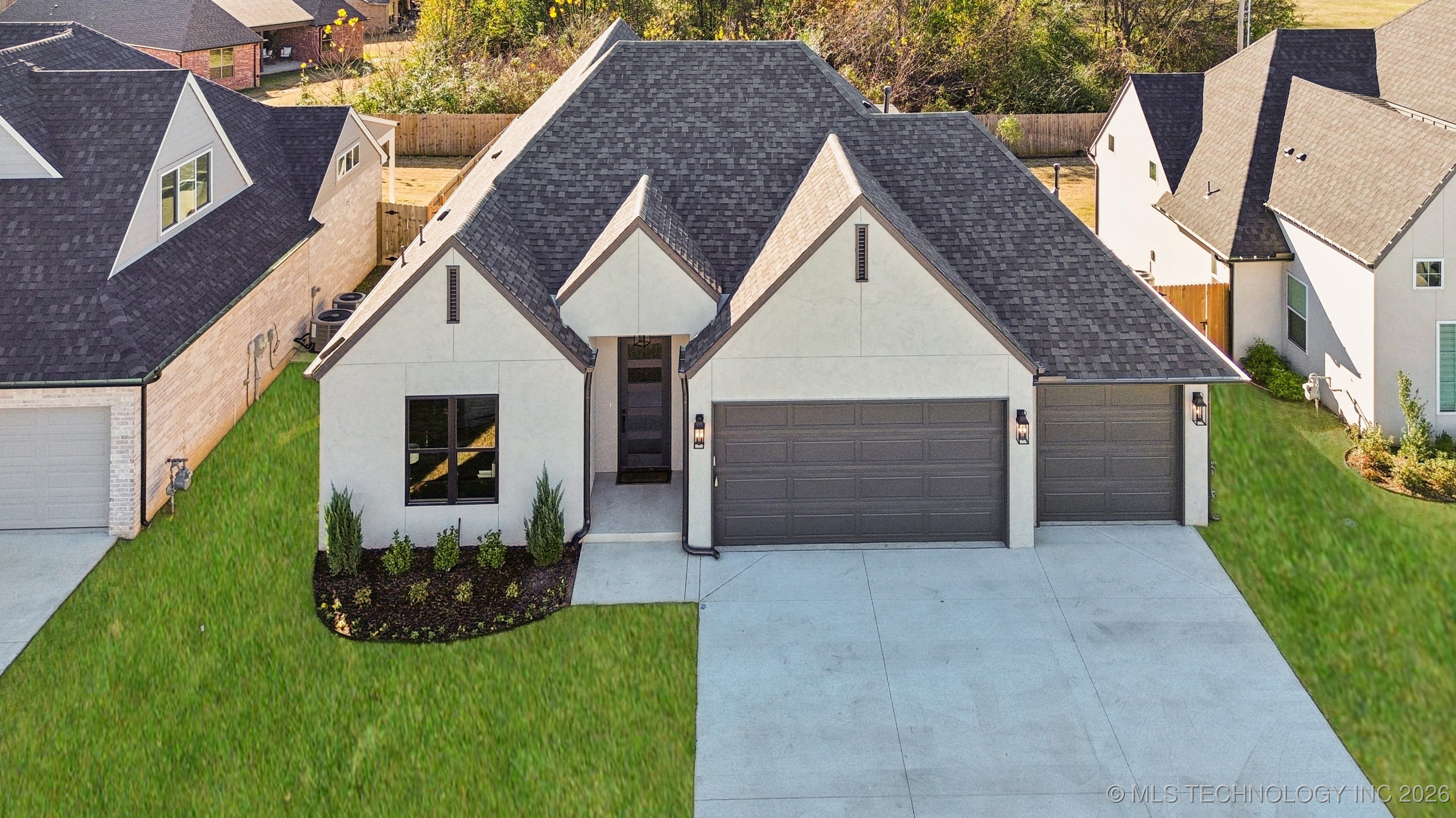 2078 E 138th Street S Property Photo 4