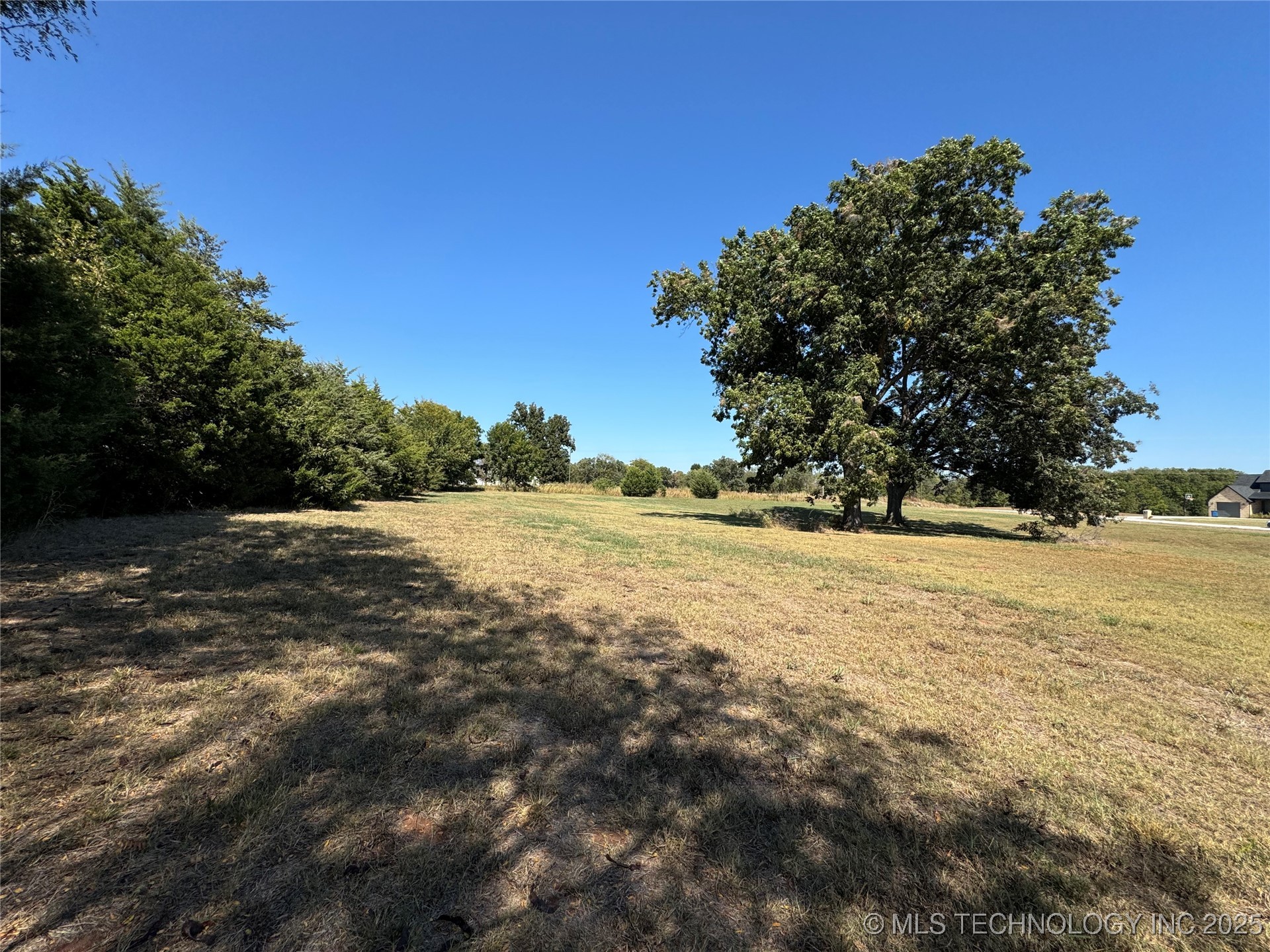 2224 N Fairlake Drive Property Photo 7