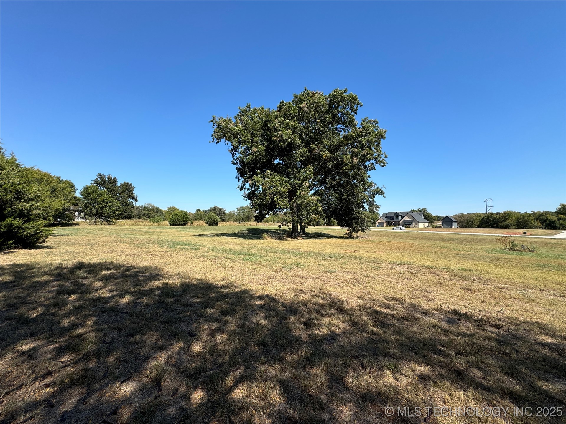 2224 N Fairlake Drive Property Photo 9