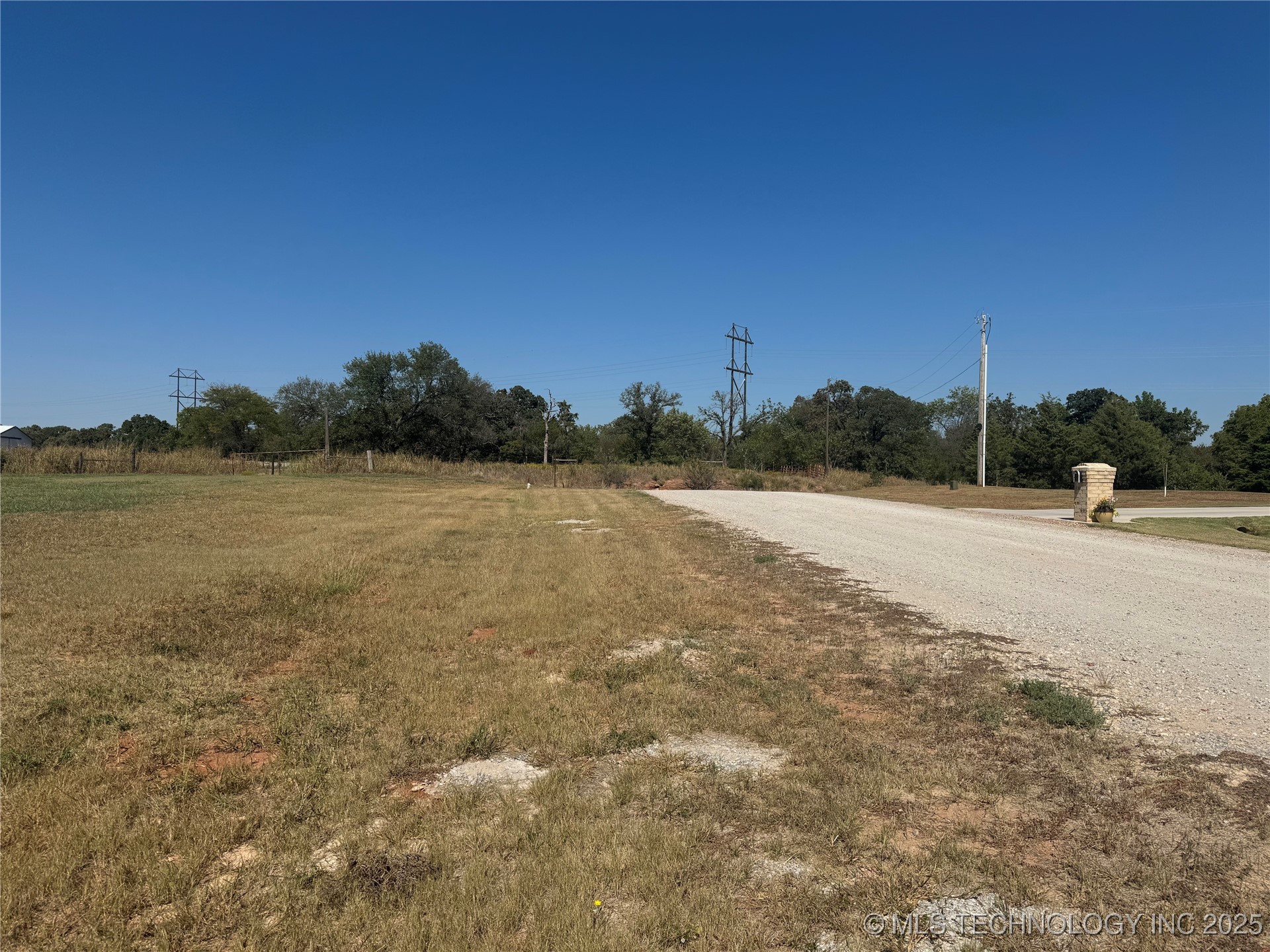 2224 N Fairlake Drive Property Photo 15