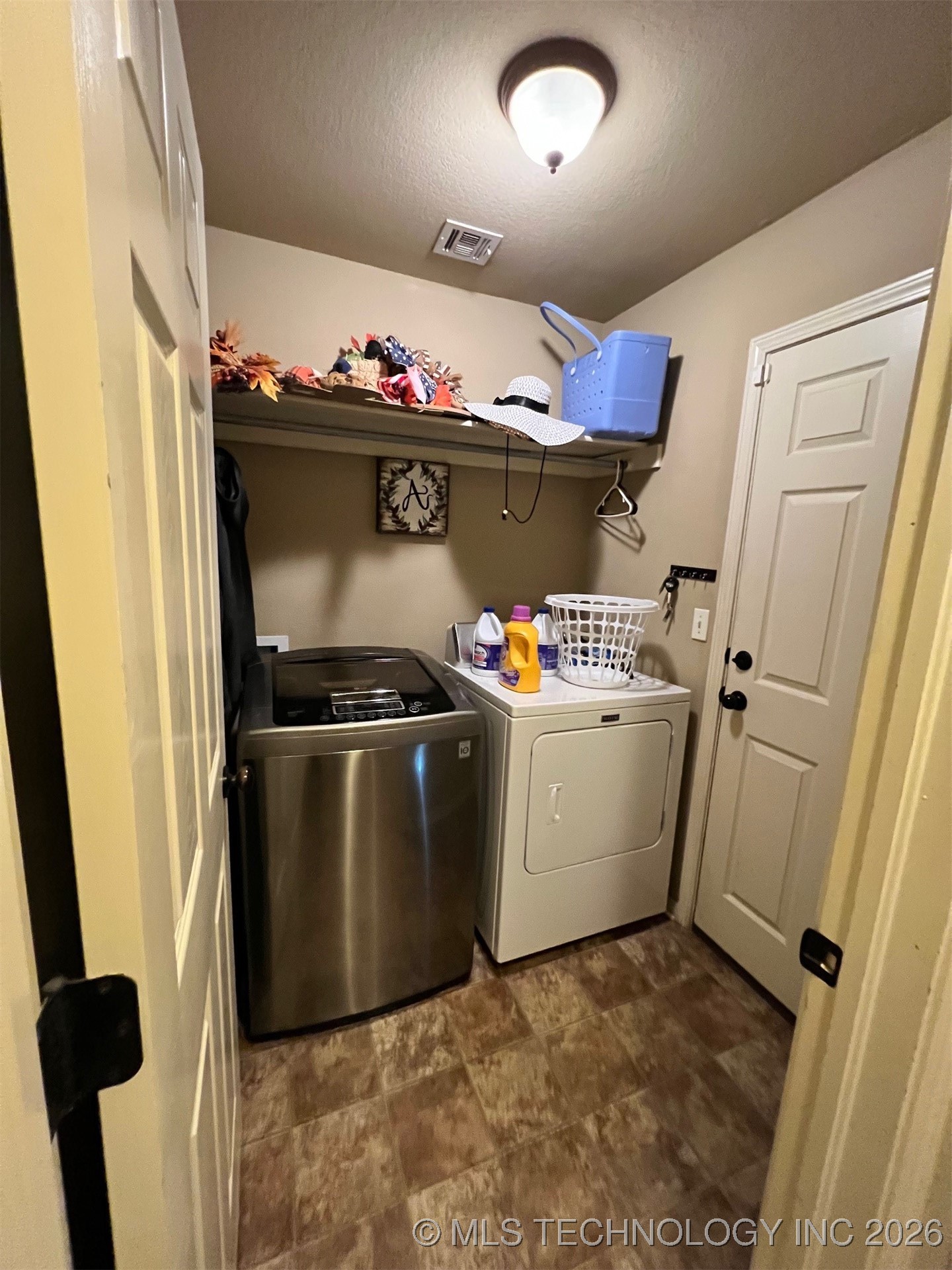 15616 S Birch Avenue Property Photo 4