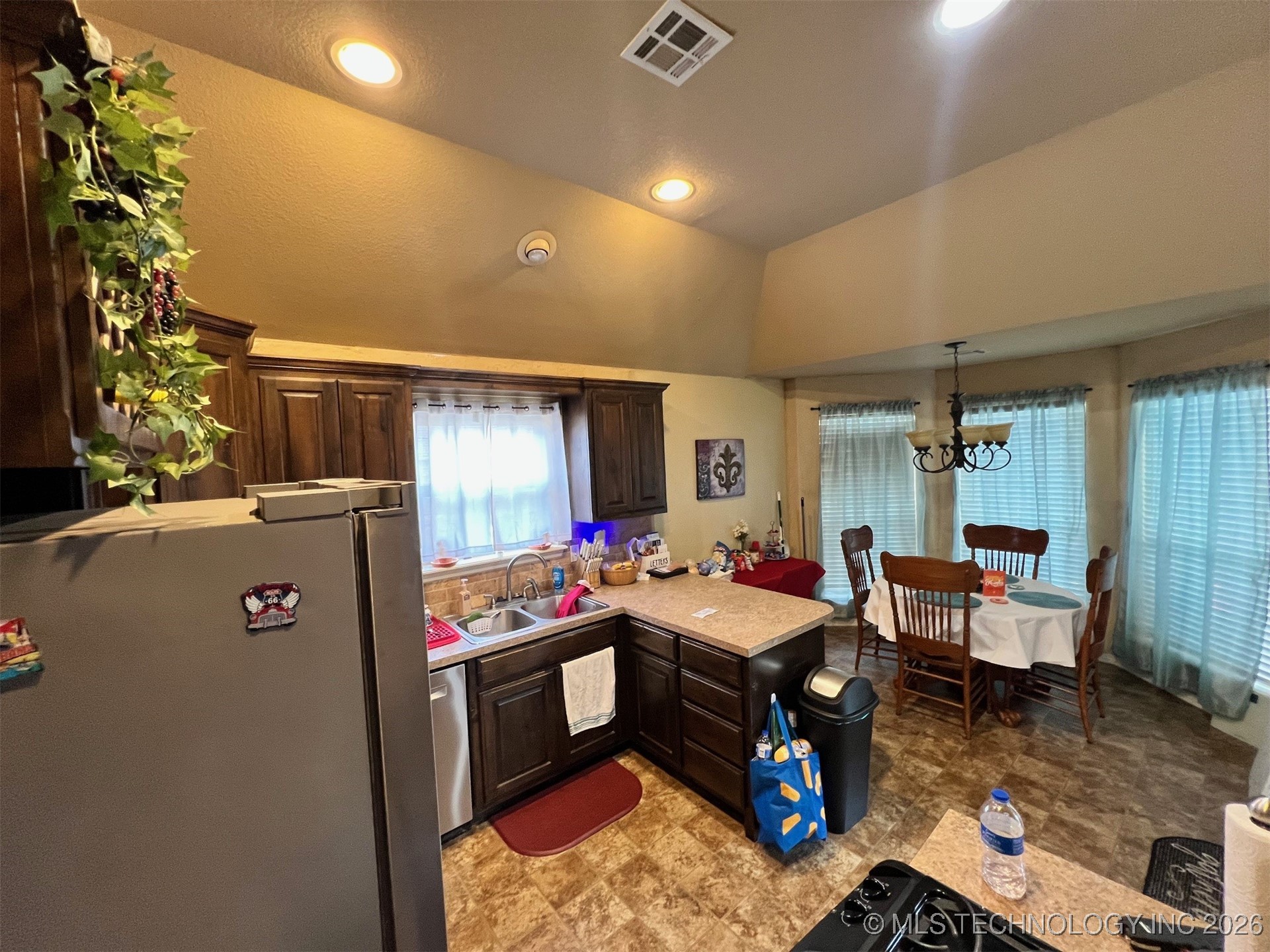 15616 S Birch Avenue Property Photo 10