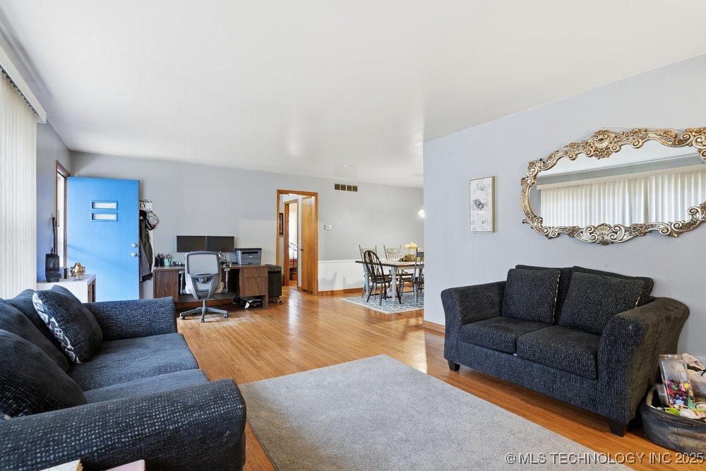 582 N Xenophon Avenue Property Photo 4