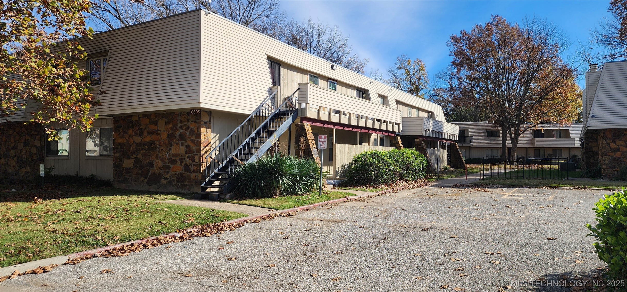 6605 S Zunis Avenue 2401 Property Photo 2