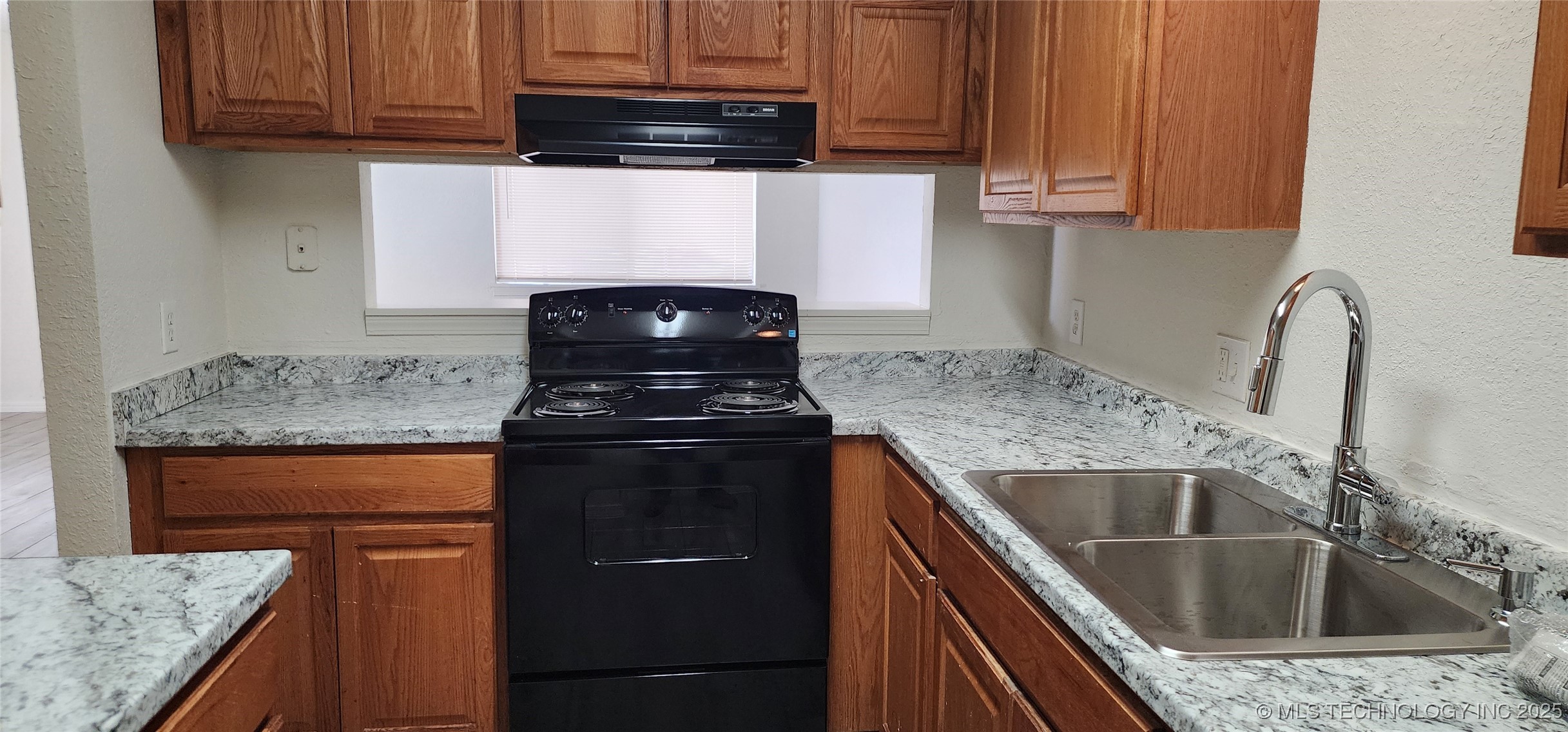 6605 S Zunis Avenue 2401 Property Photo 10