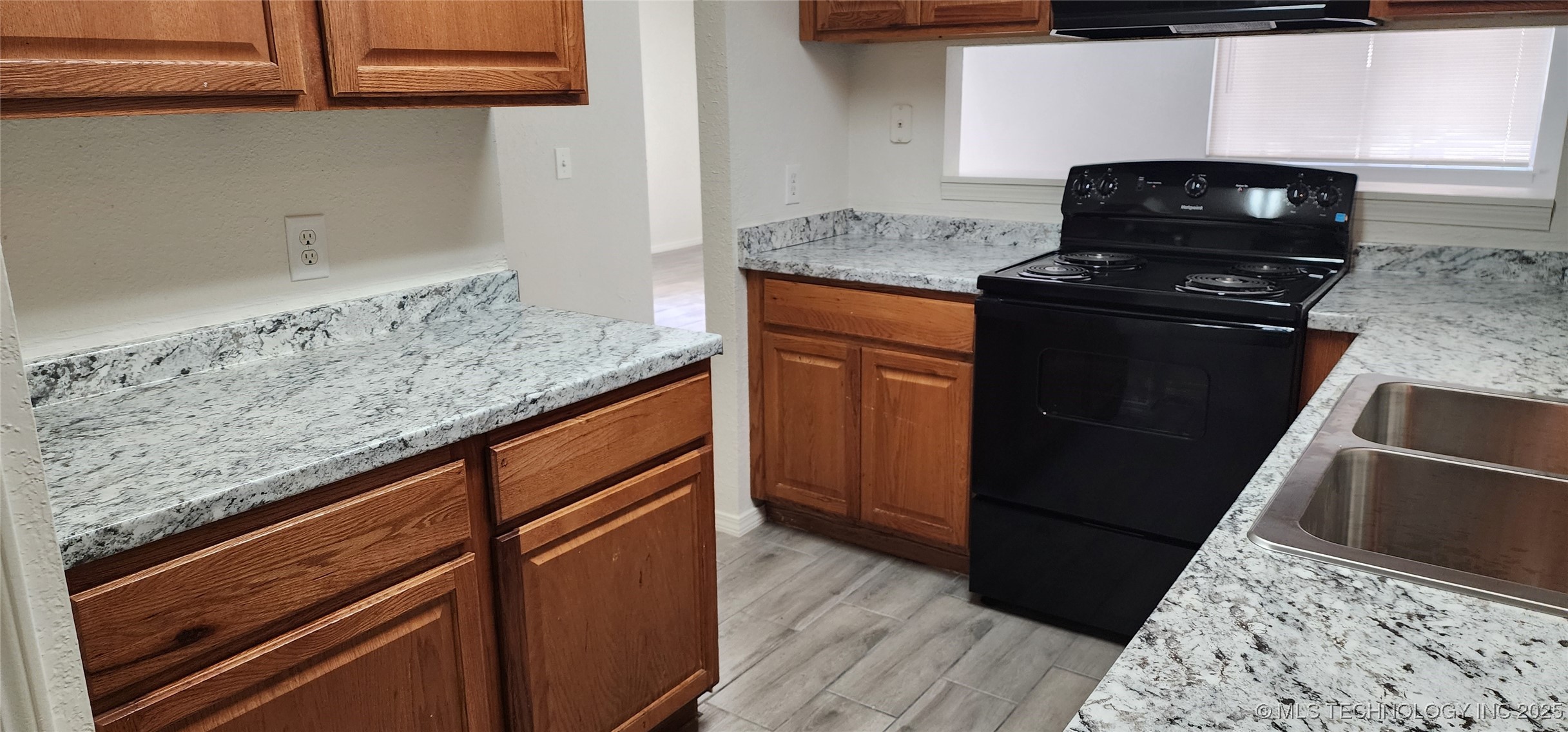 6605 S Zunis Avenue 2401 Property Photo 11