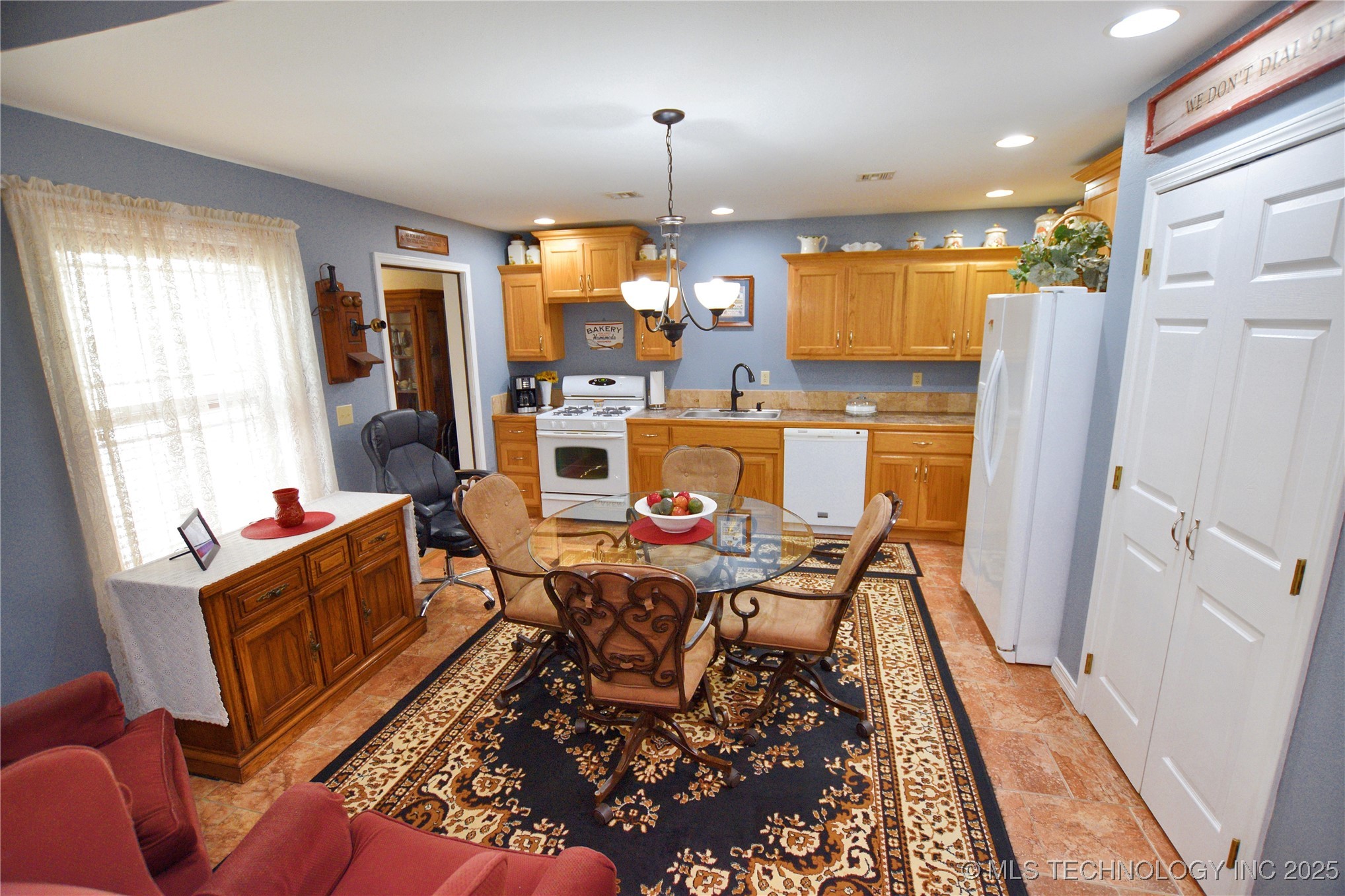 22021 E 780 Road Property Photo 6