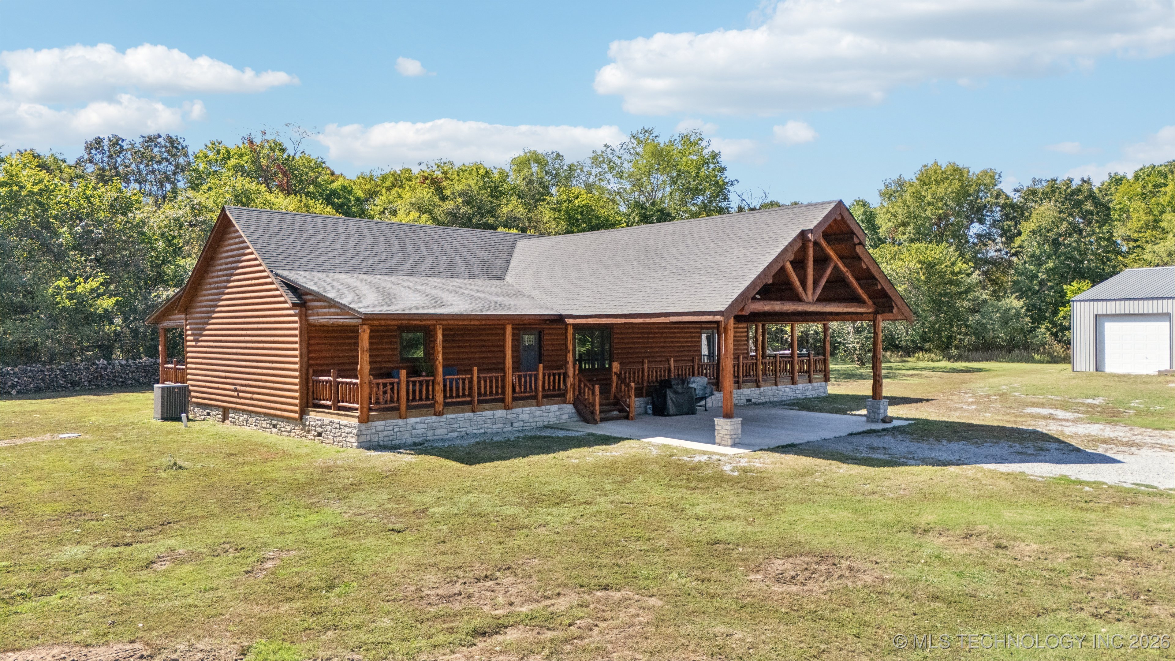 10080 E 420 Road Property Photo 2