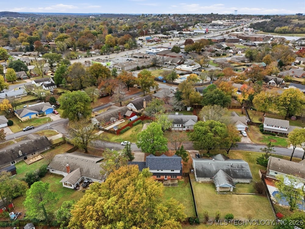 6777 S 71st East Avenue Property Photo 4