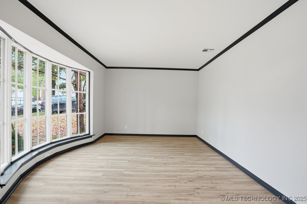 6777 S 71st East Avenue Property Photo 8