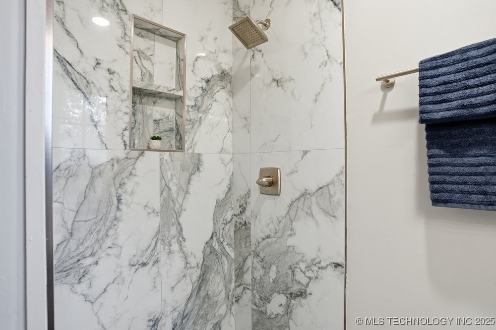 6777 S 71st East Avenue Property Photo 32