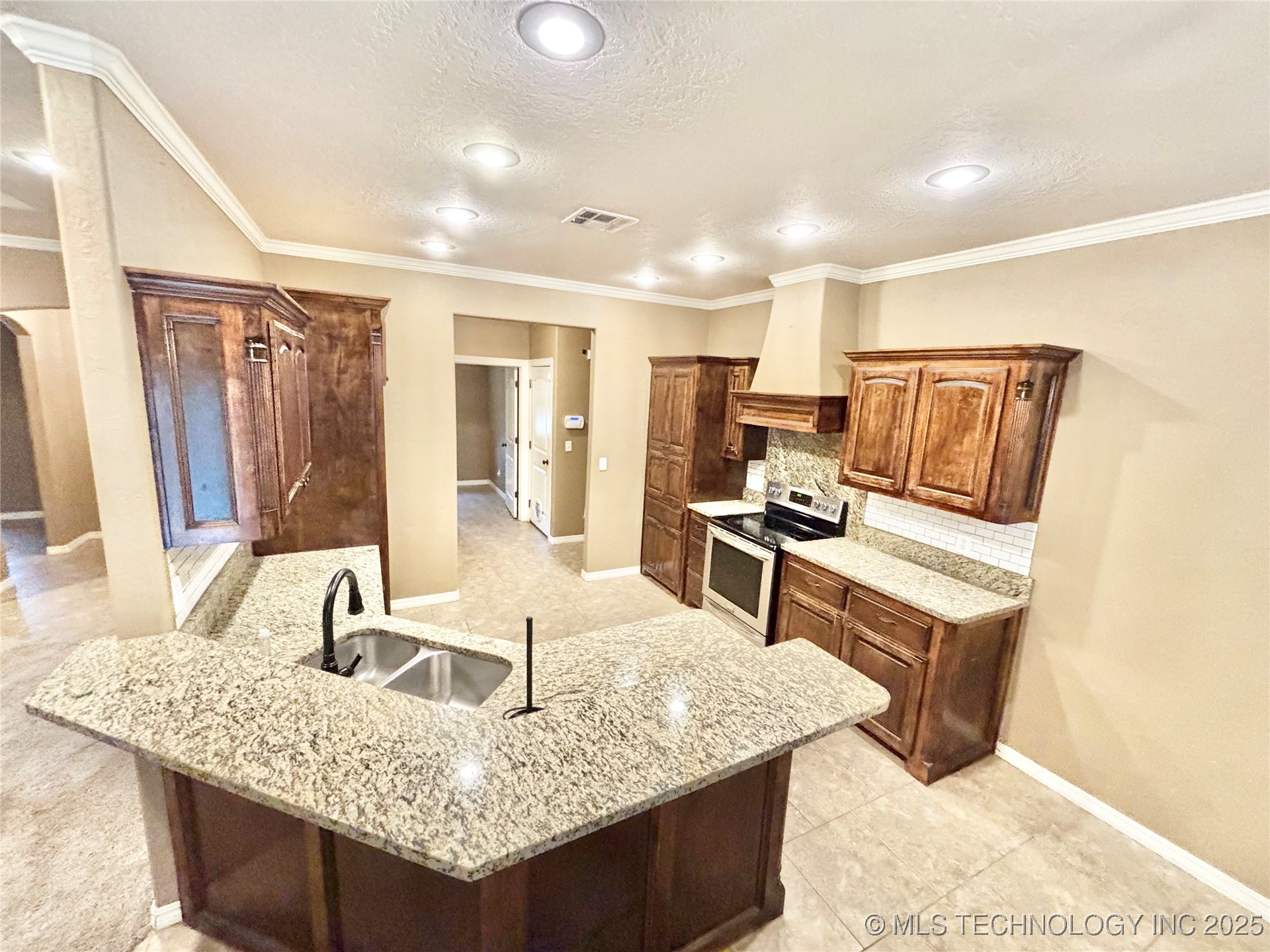 1714 E Old Military Road Property Photo 11