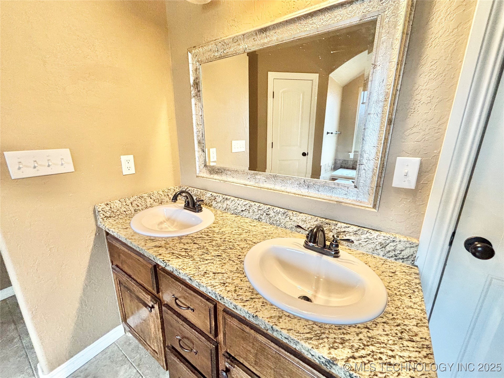 1714 E Old Military Road Property Photo 20