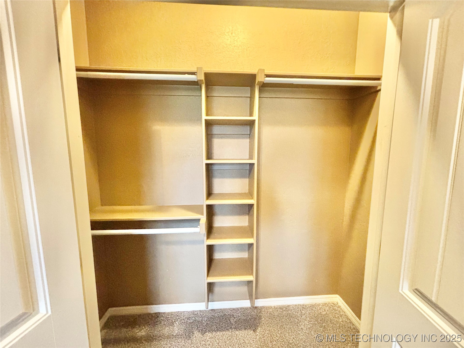 1714 E Old Military Road Property Photo 28