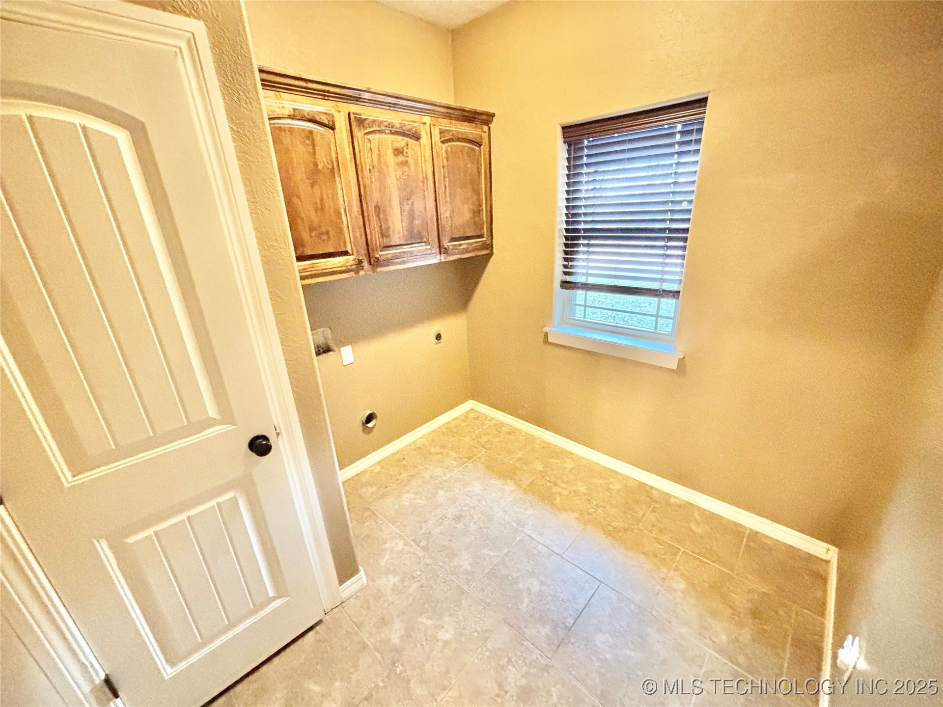 1714 E Old Military Road Property Photo 34