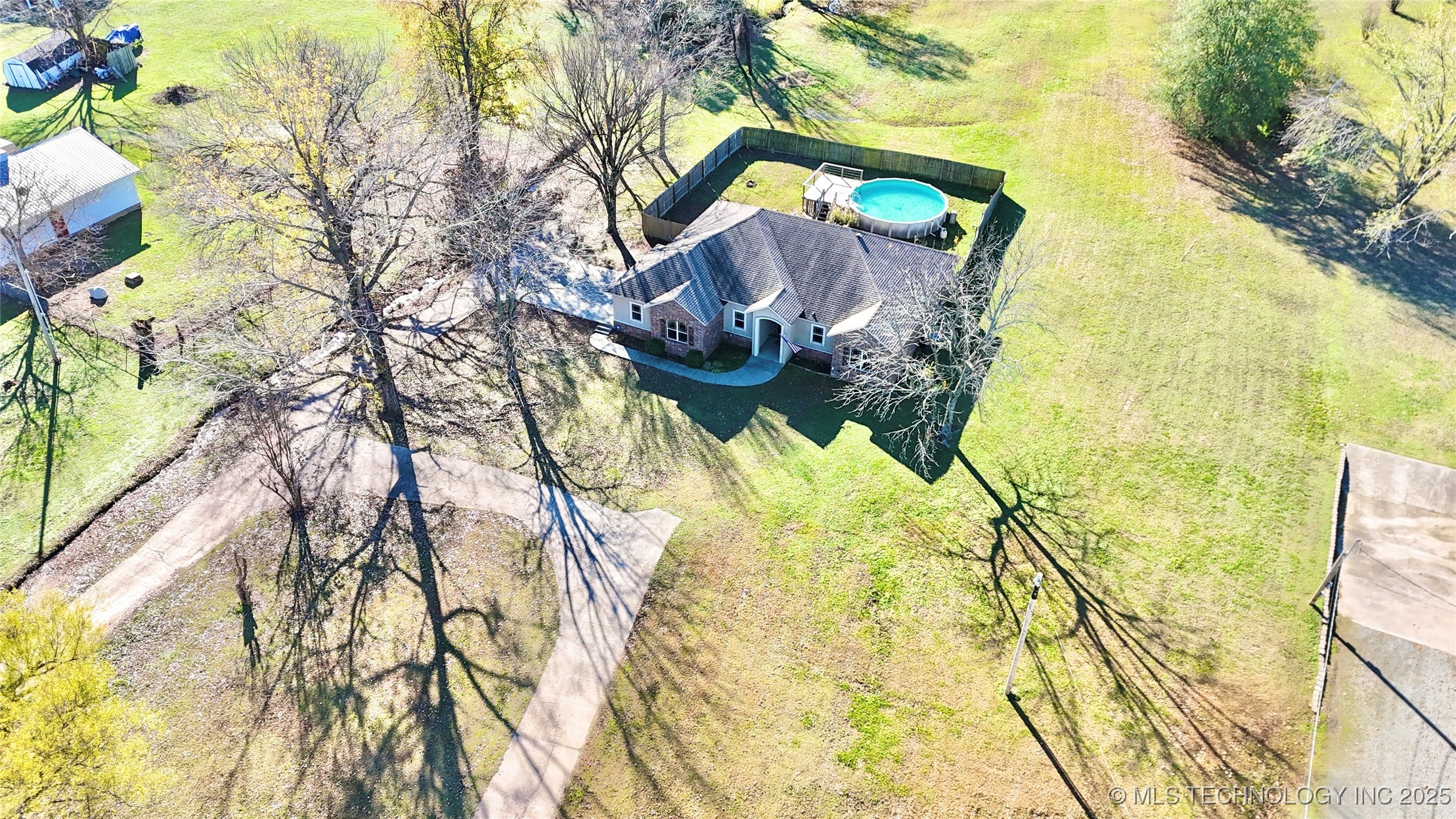 1714 E Old Military Road Property Photo 42