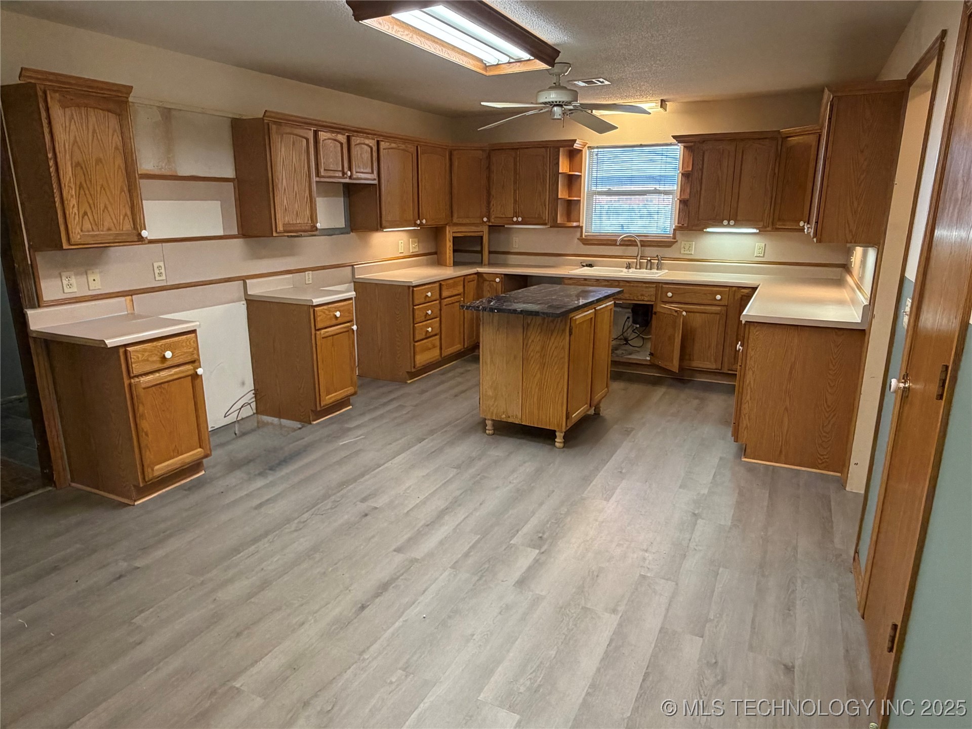 110 W 8th Street Property Photo 11