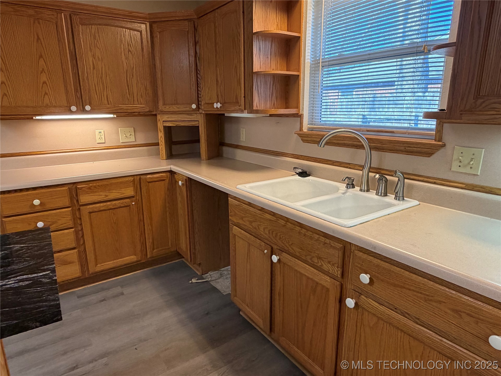 110 W 8th Street Property Photo 13