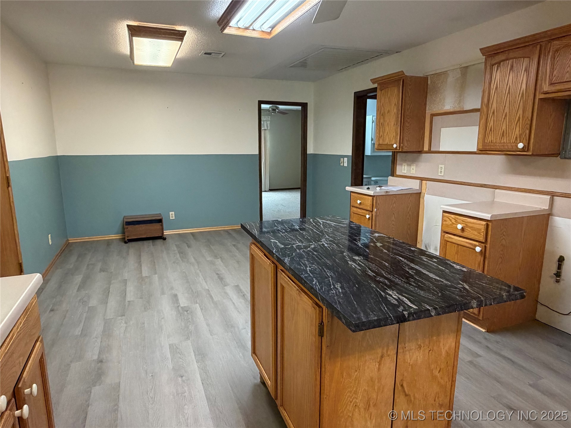 110 W 8th Street Property Photo 14