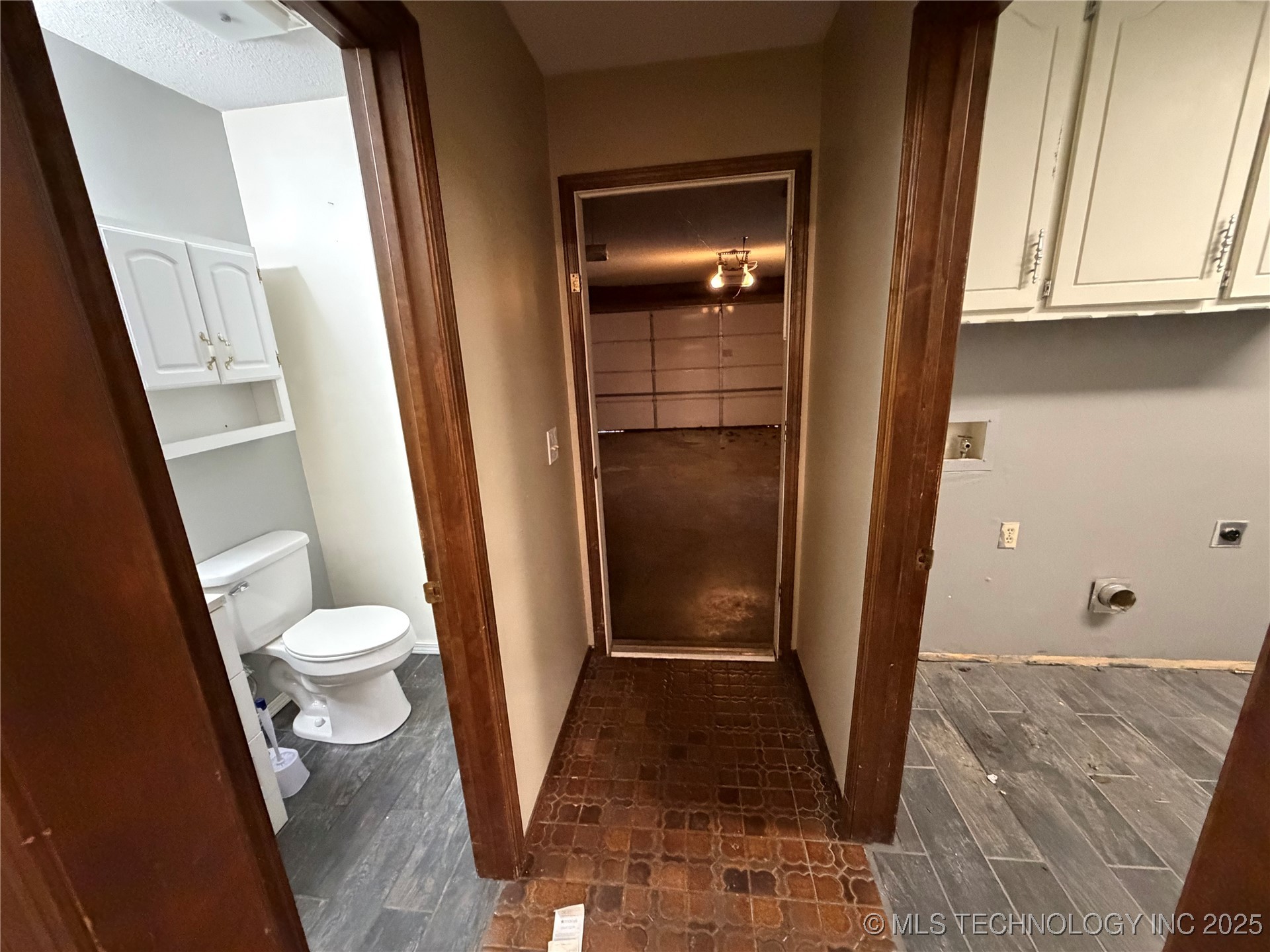 110 W 8th Street Property Photo 17