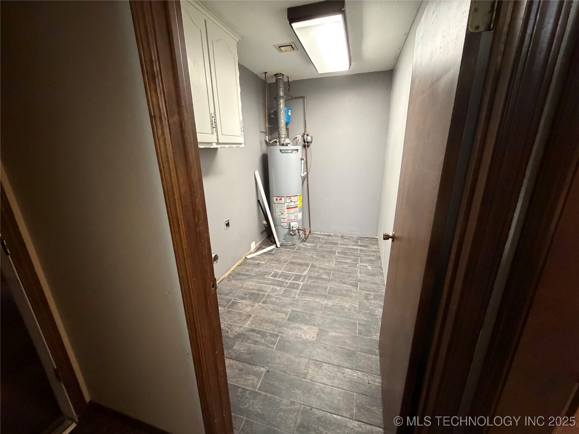 110 W 8th Street Property Photo 19