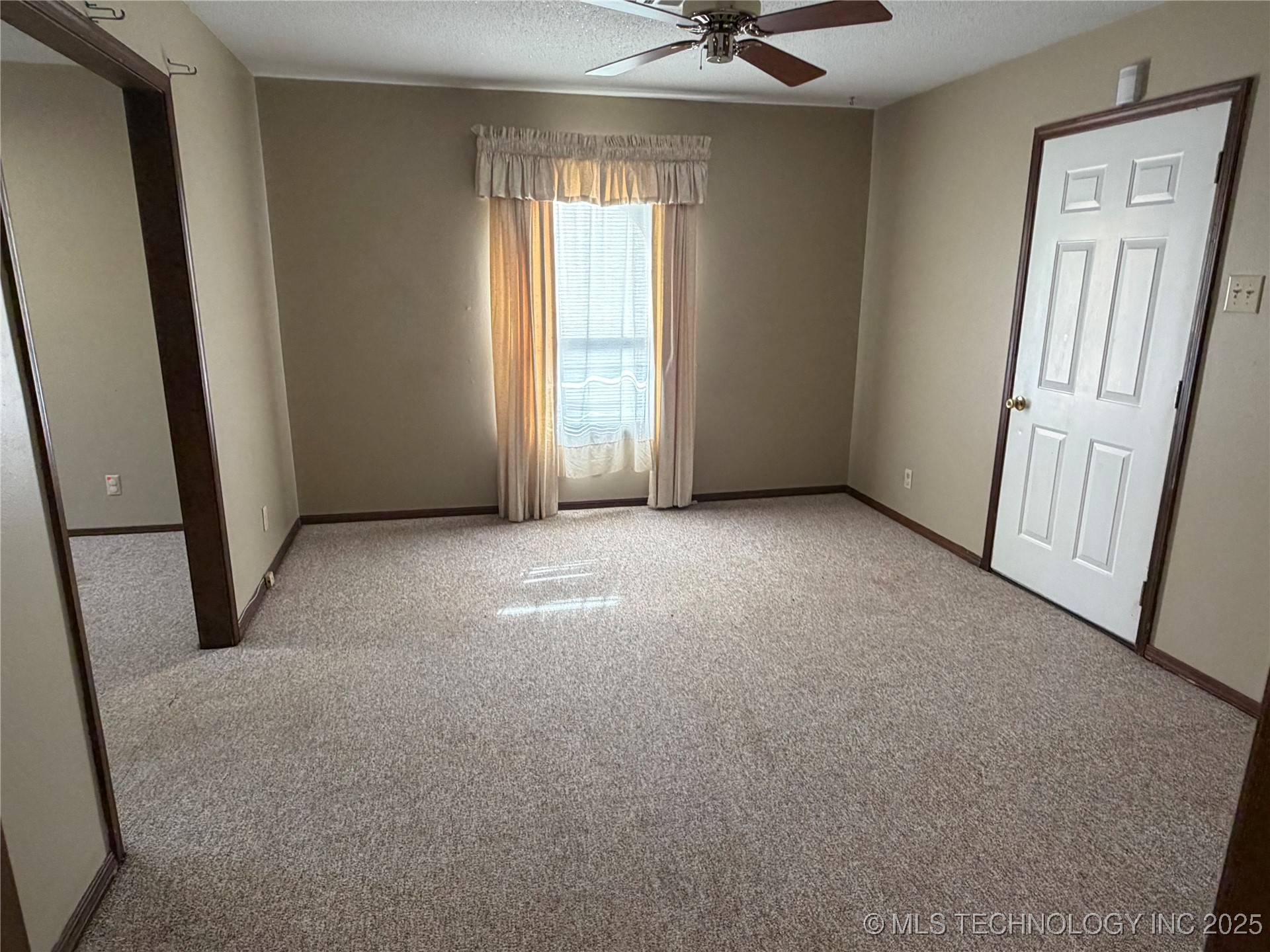 110 W 8th Street Property Photo 26