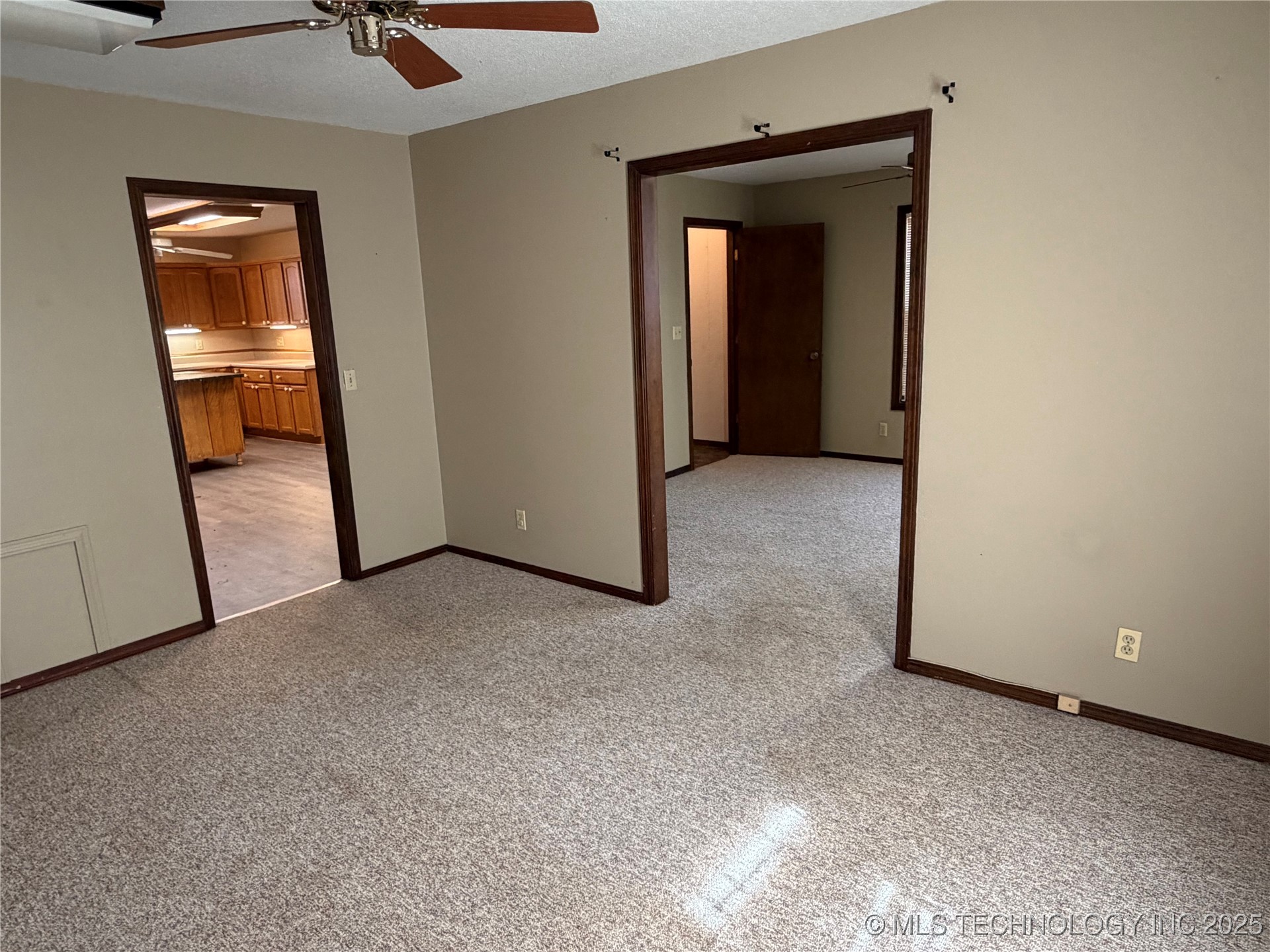 110 W 8th Street Property Photo 28