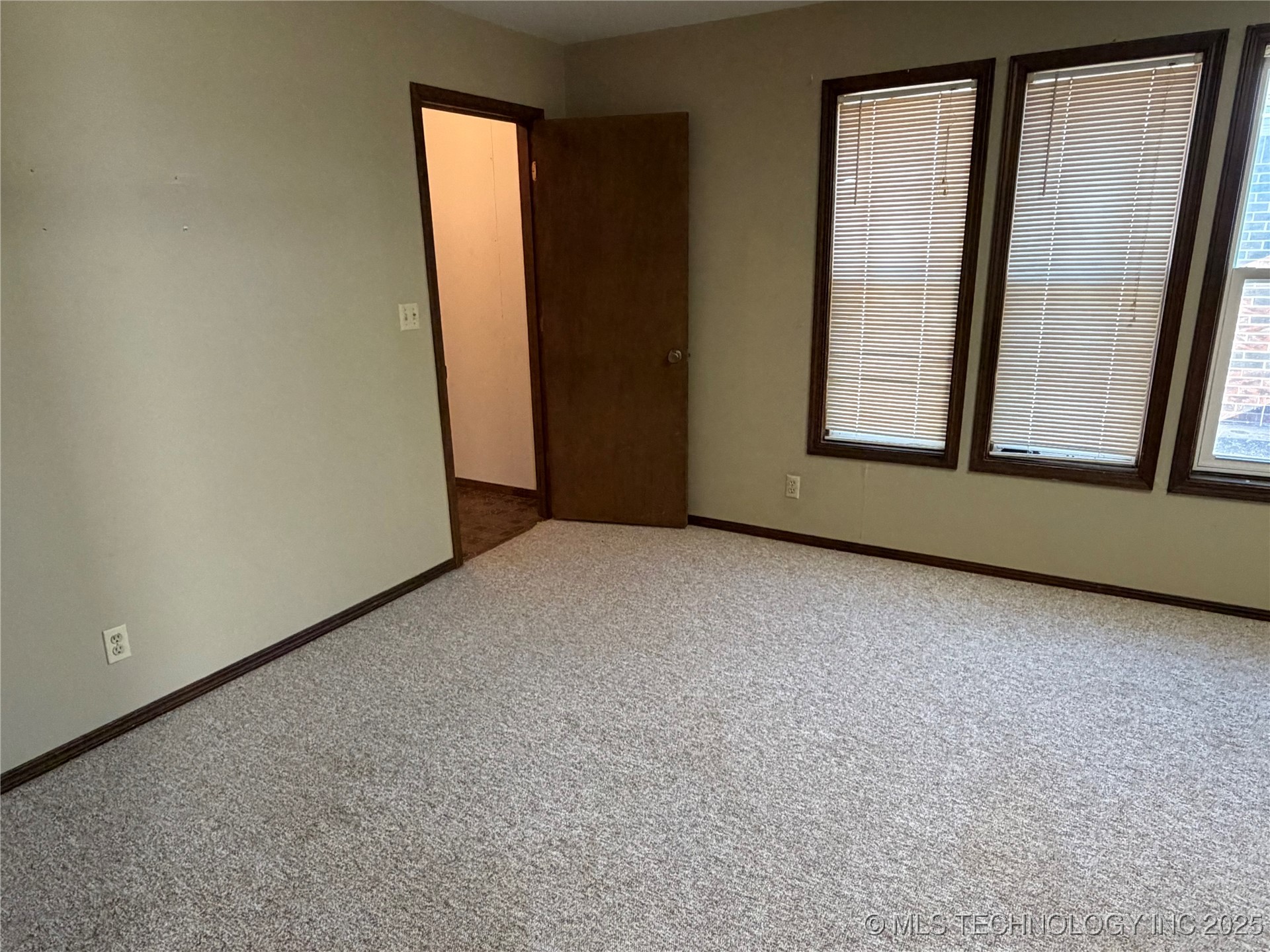 110 W 8th Street Property Photo 29