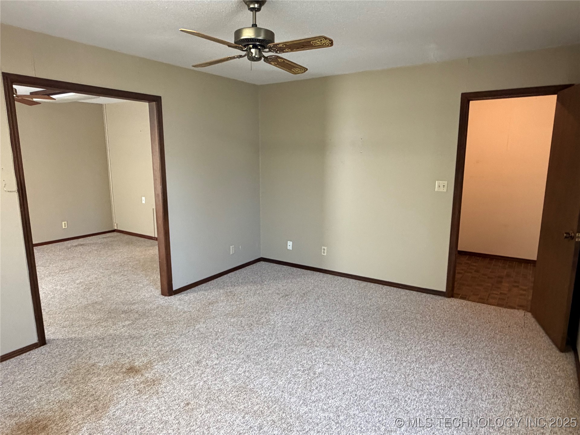 110 W 8th Street Property Photo 30